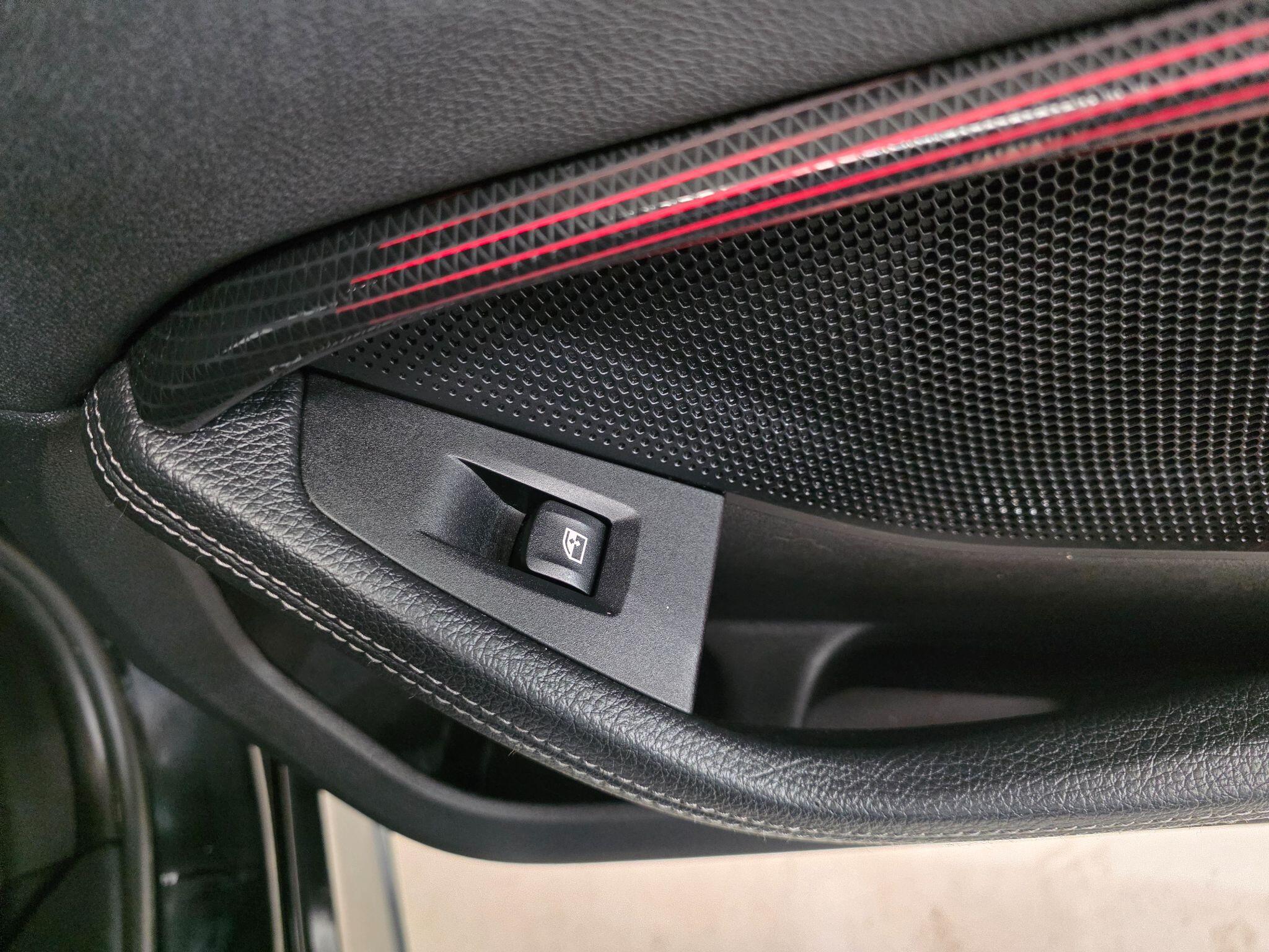 BMW 1 Series view 21
