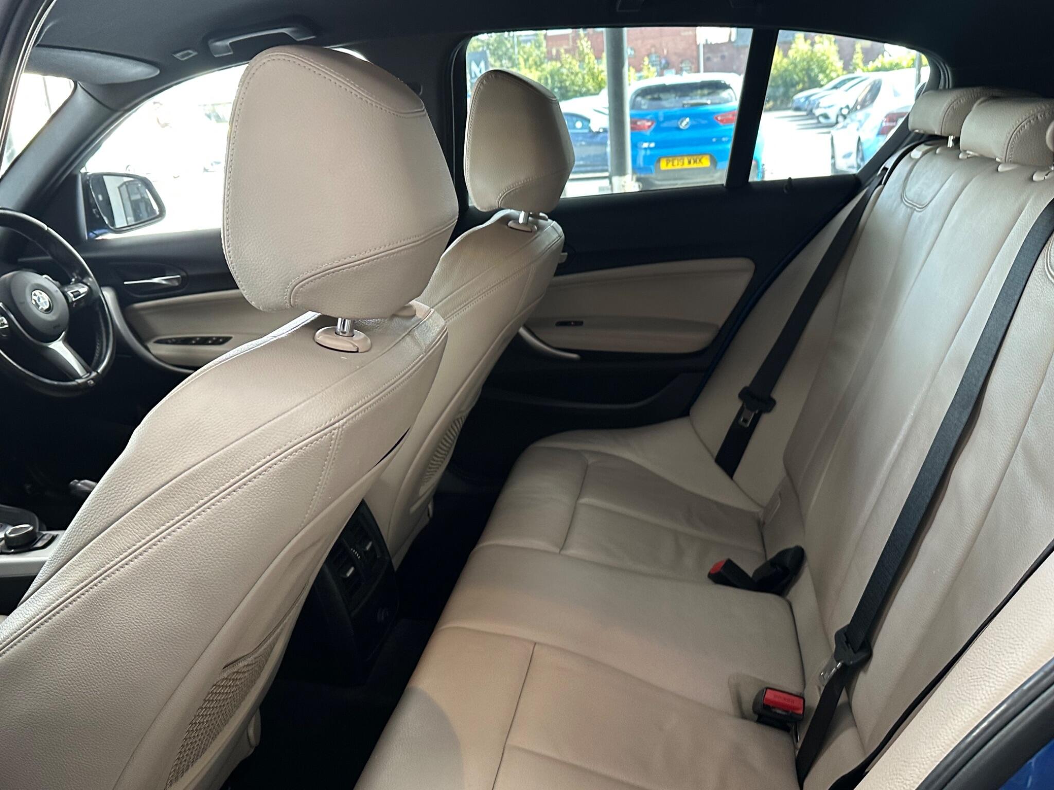 BMW 1 Series view 32
