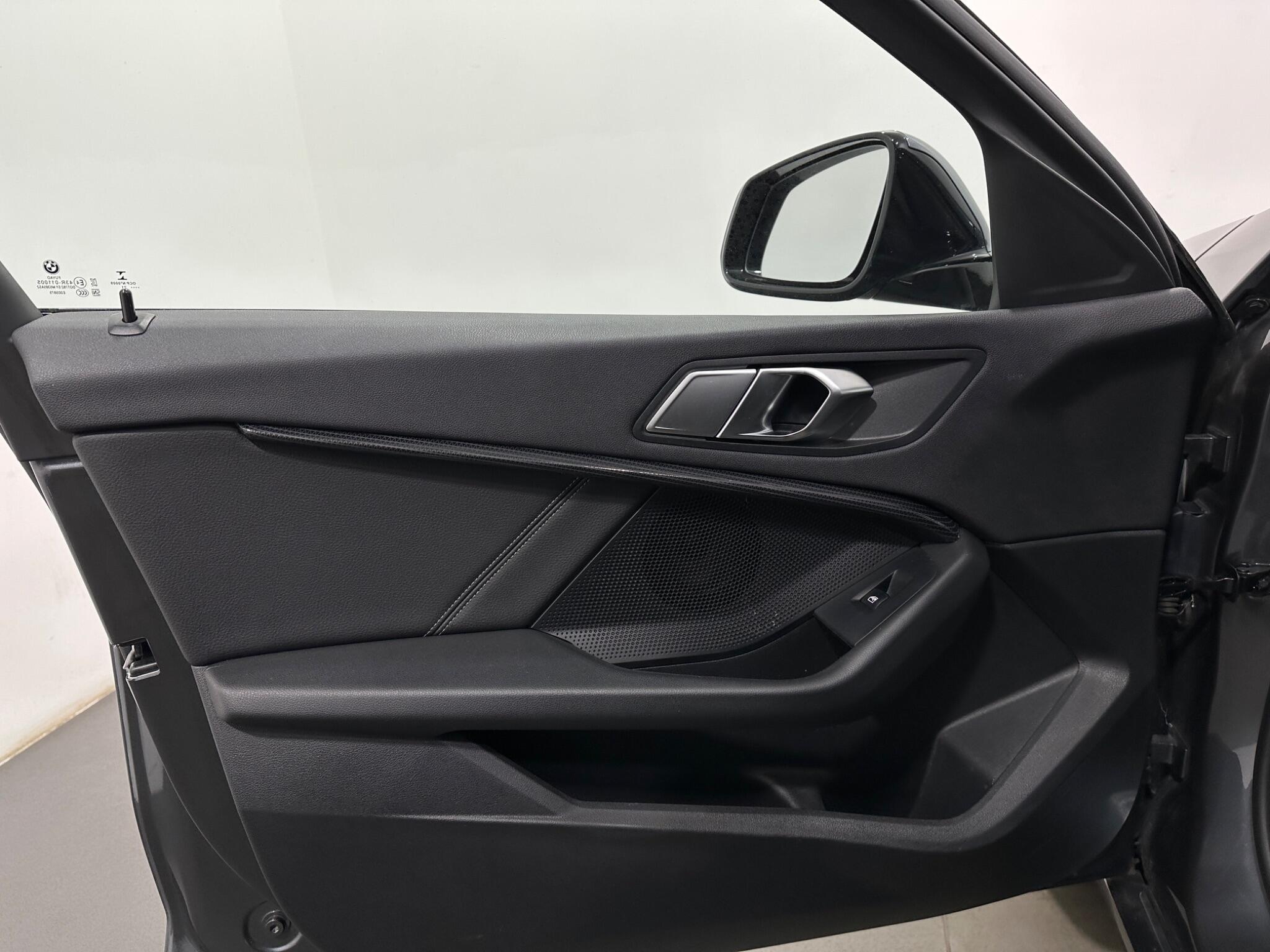 BMW 1 Series view 38