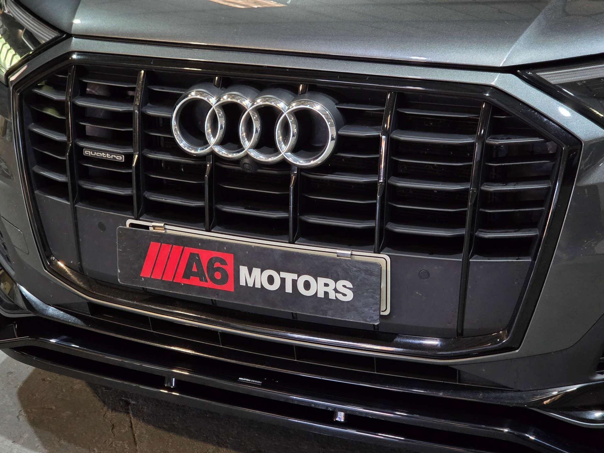 Audi Q7 view 13