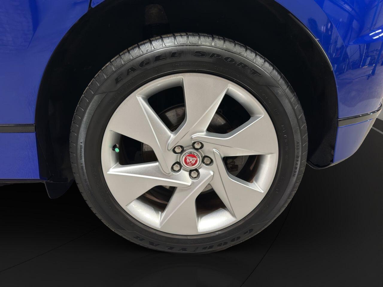 Jaguar I-Pace view 36
