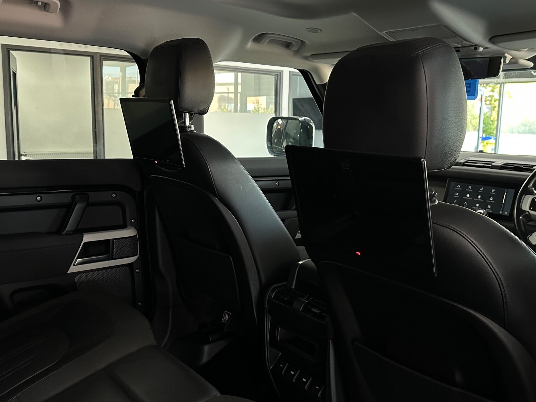 Land Rover Defender 110 view 35