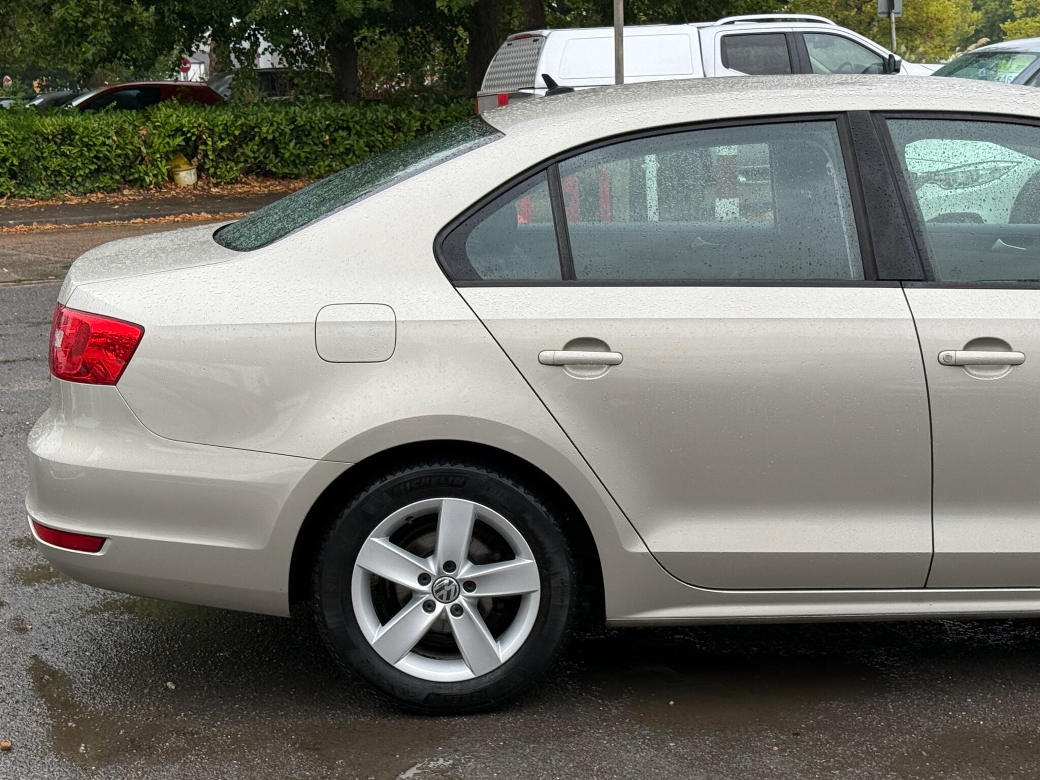 Volkswagen Jetta - Image 21