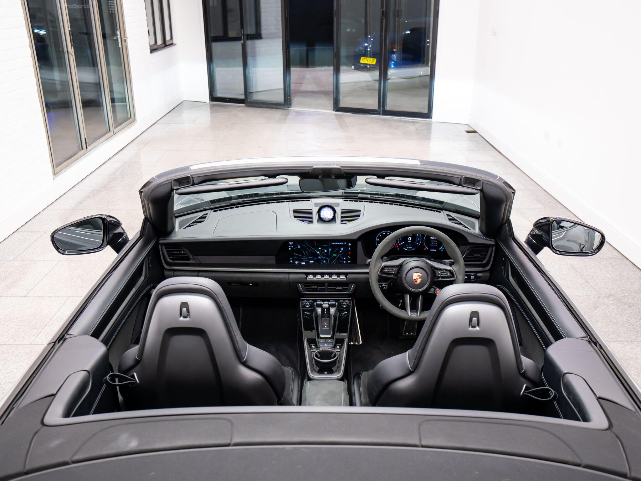 Porsche 911 view 7