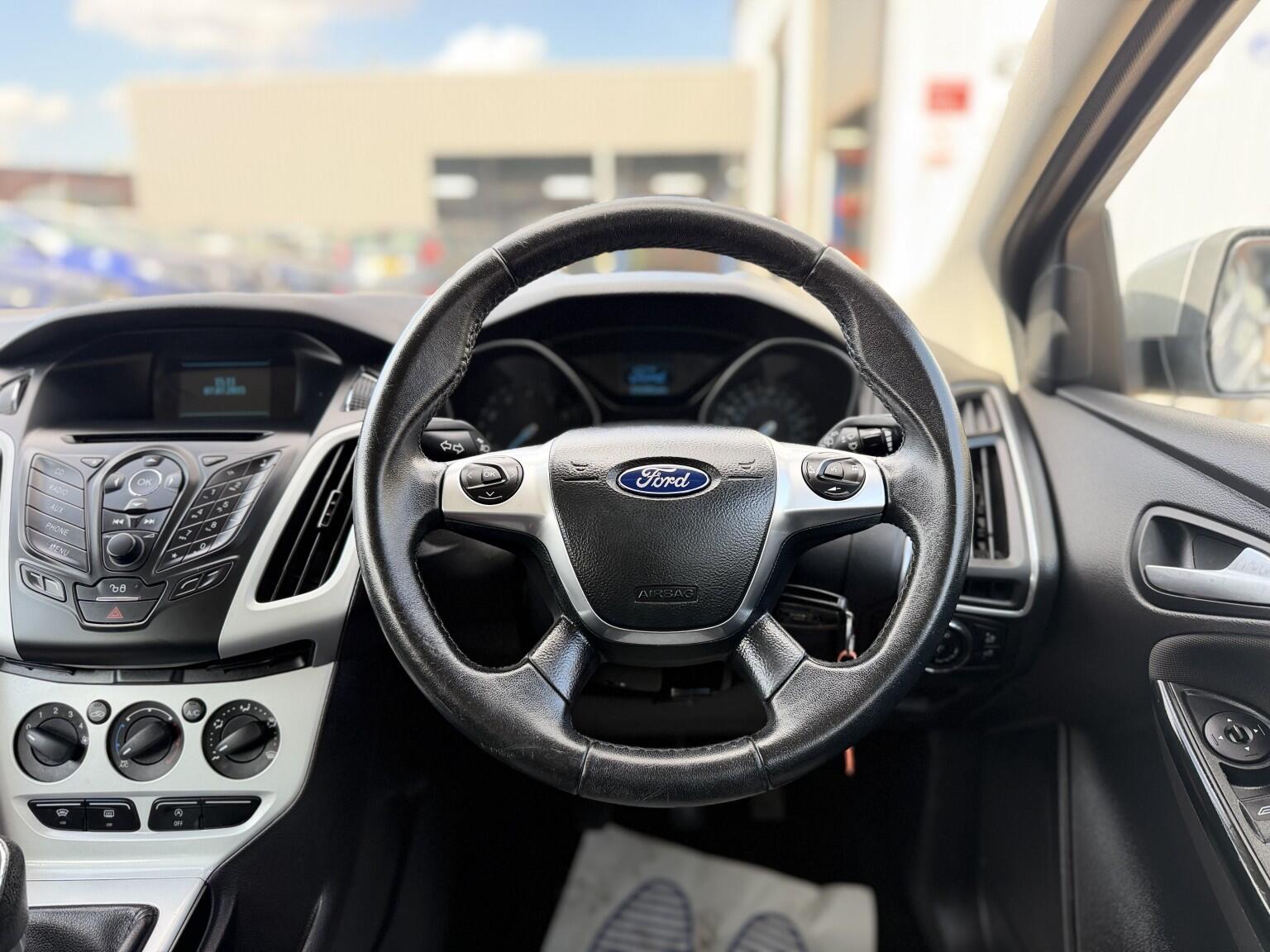 Ford Focus view 22