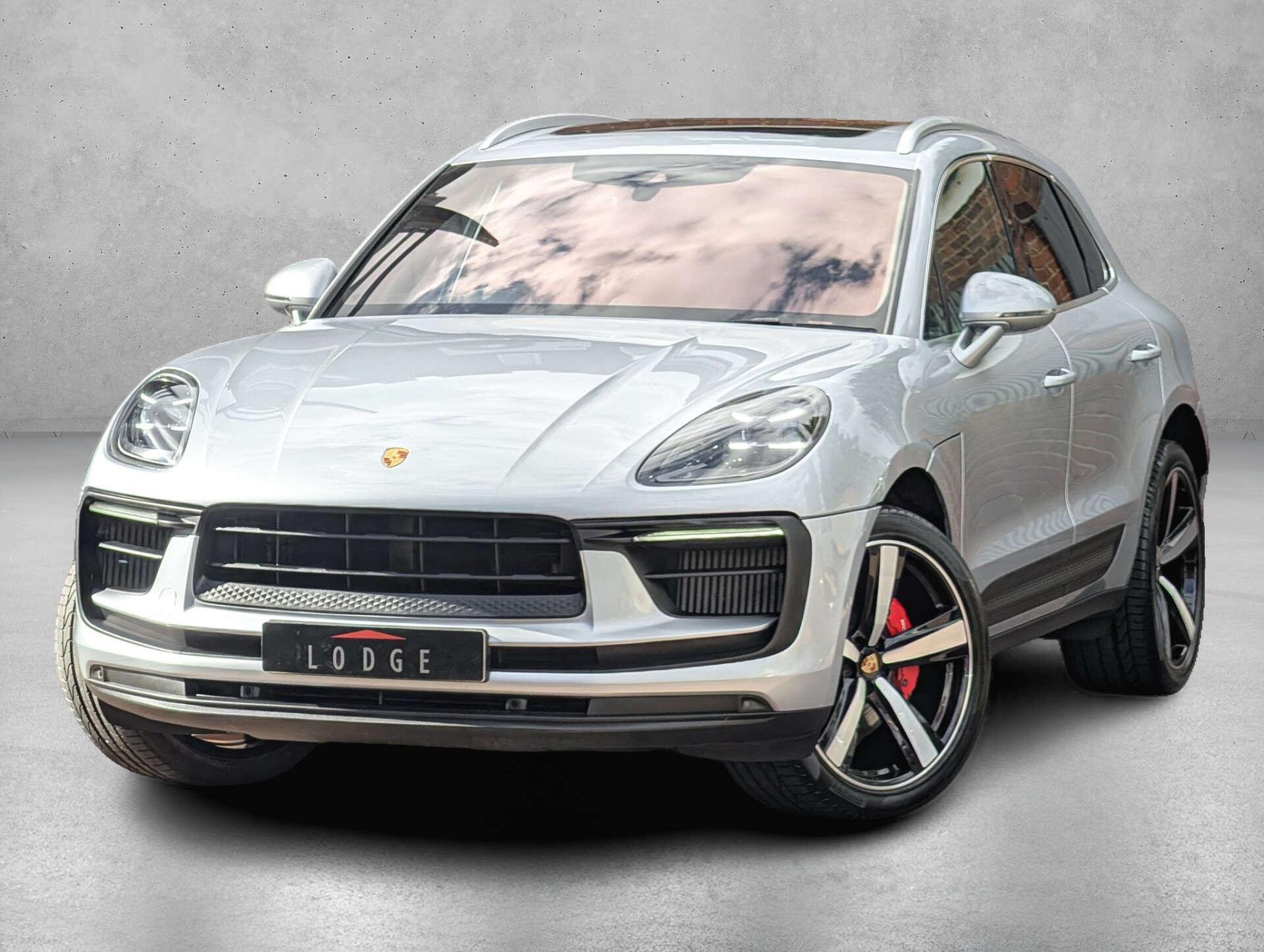 Porsche Macan view 3