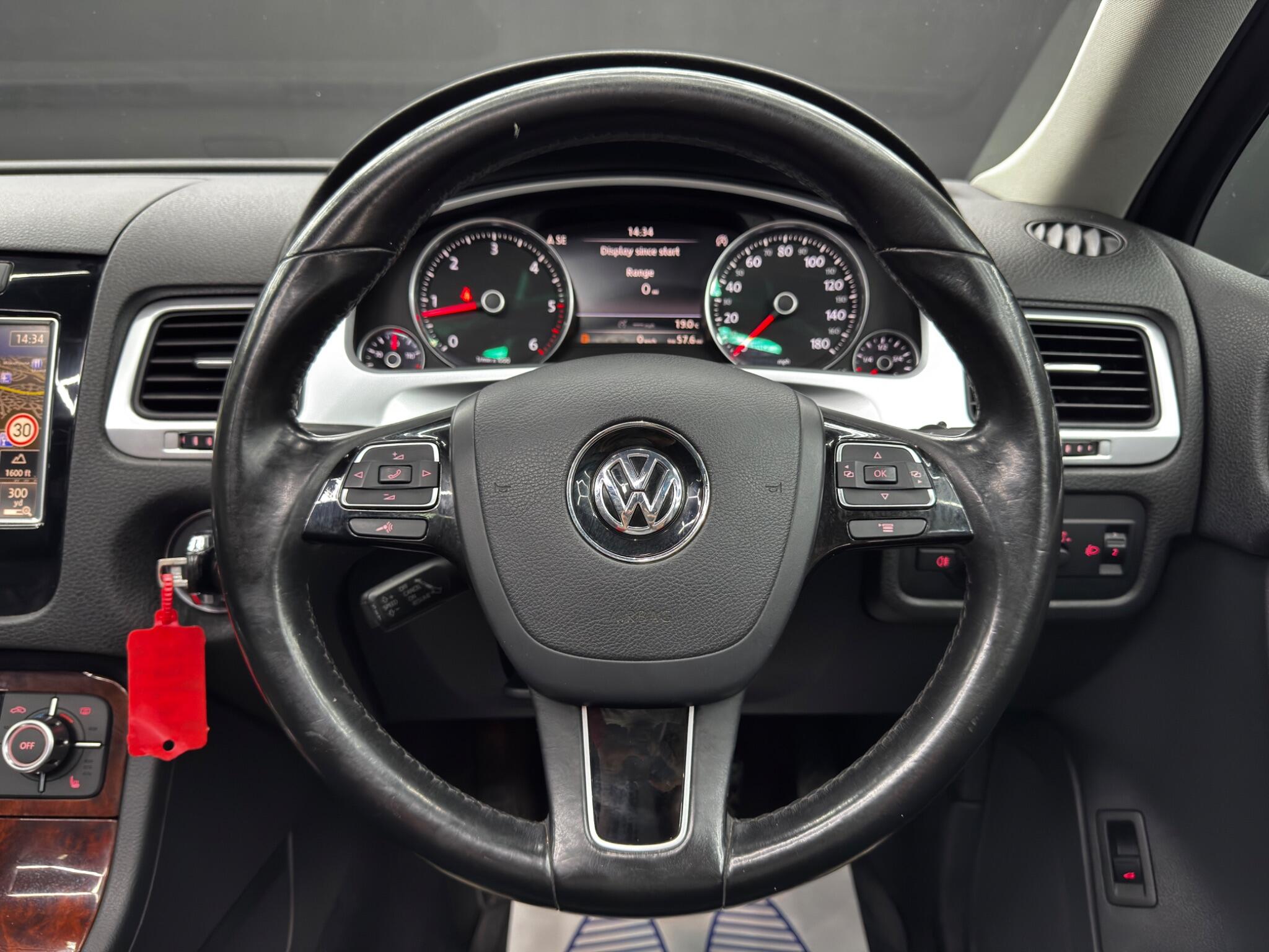 Volkswagen Touareg view 19