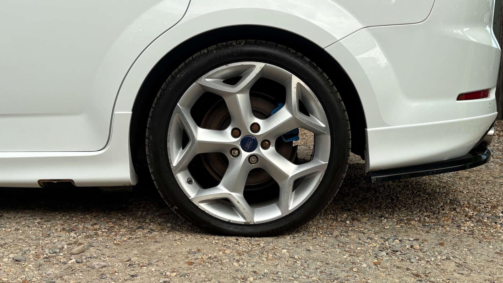 Ford Mondeo view 33
