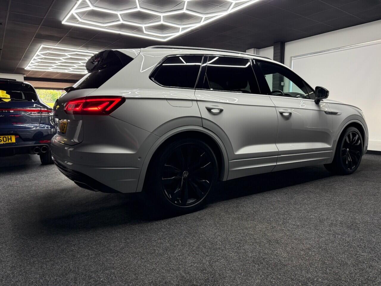 Volkswagen Touareg view 15