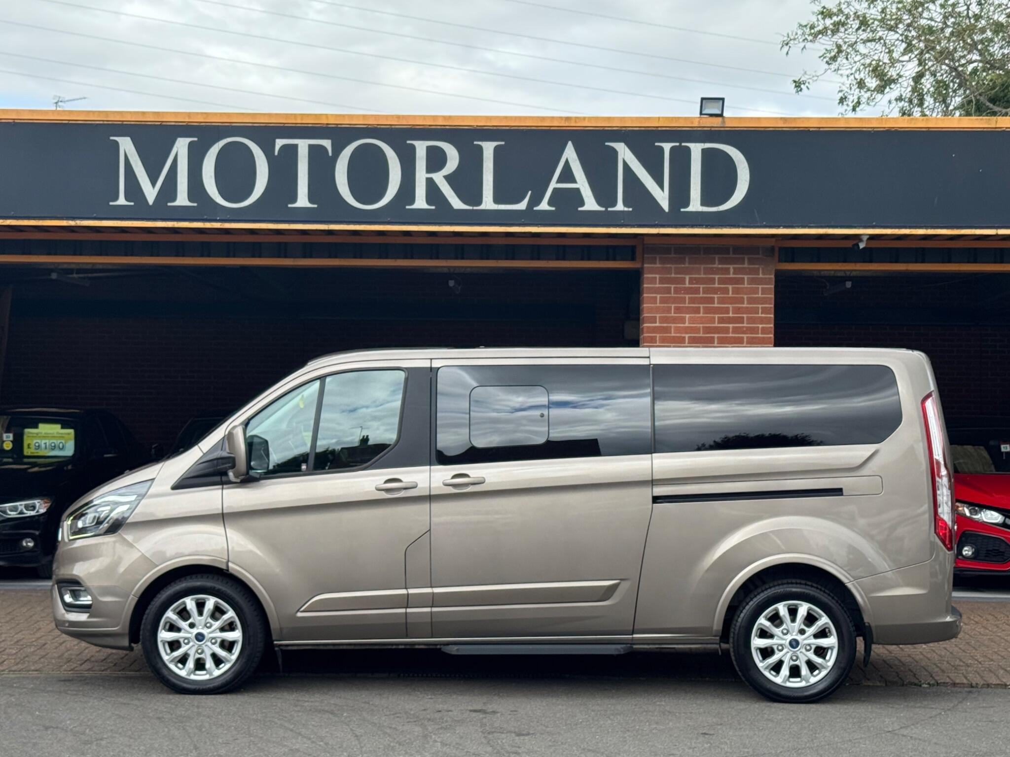 Ford Tourneo Custom view 5