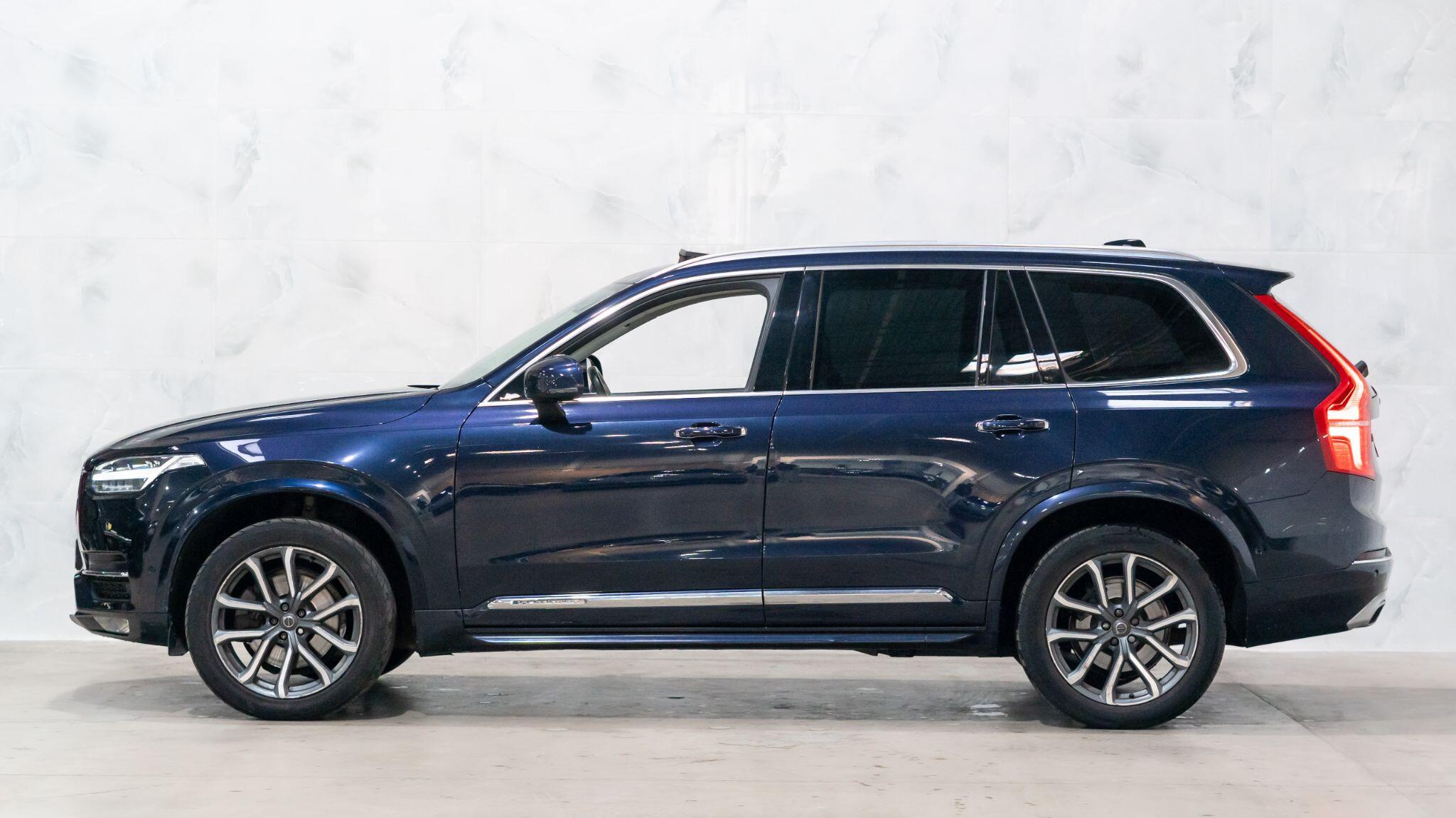 Volvo XC90 view 4