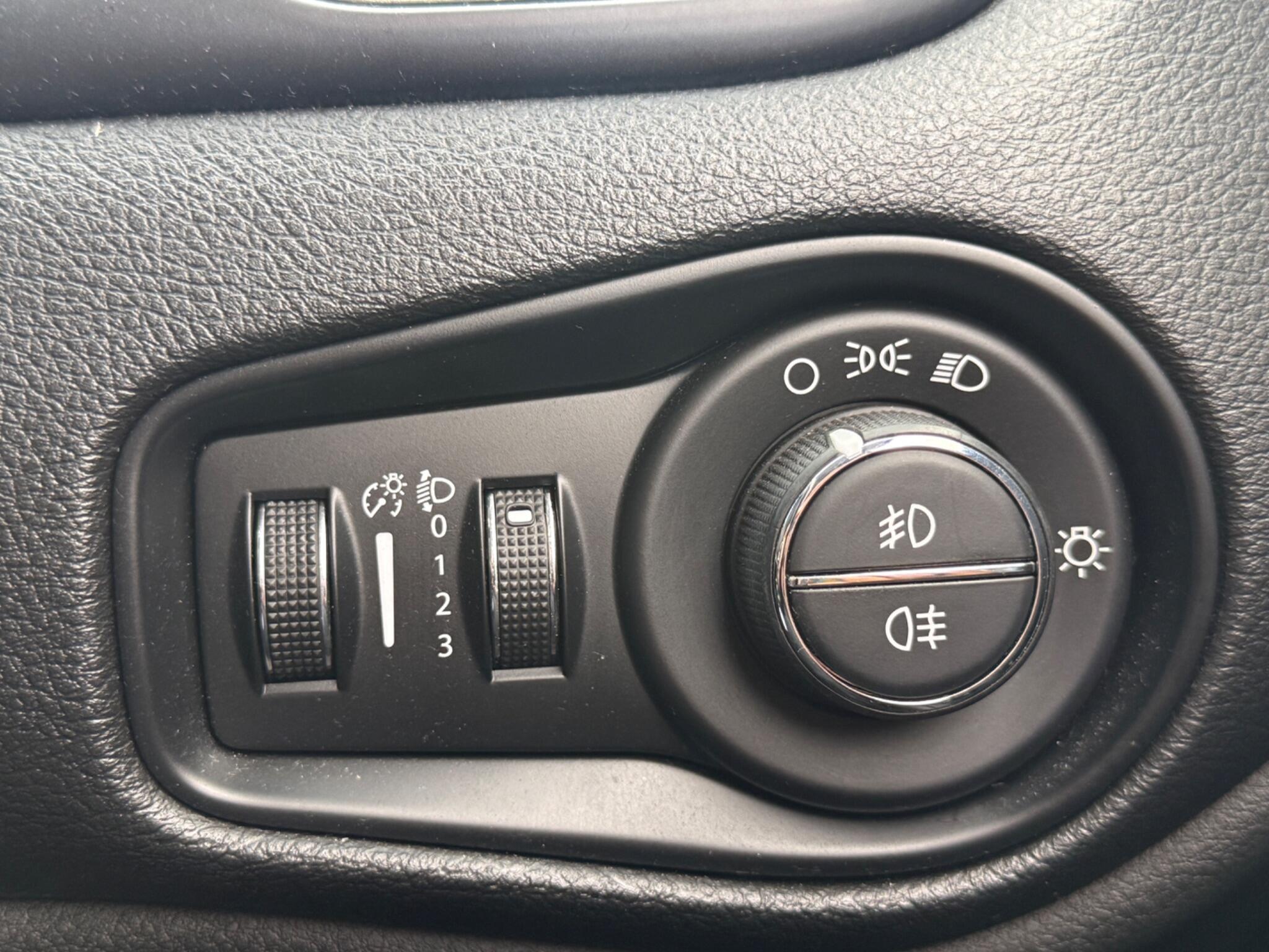 Jeep Renegade - Image 70