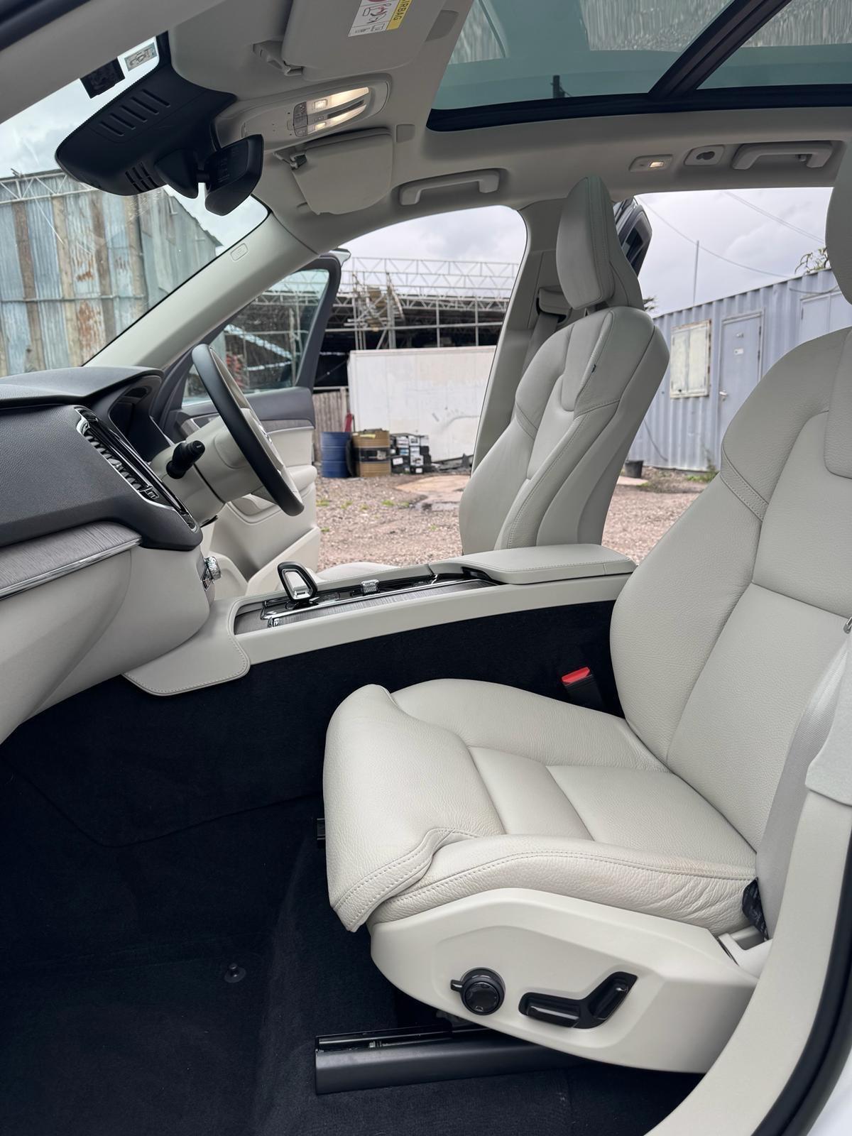 Volvo XC90 view 37
