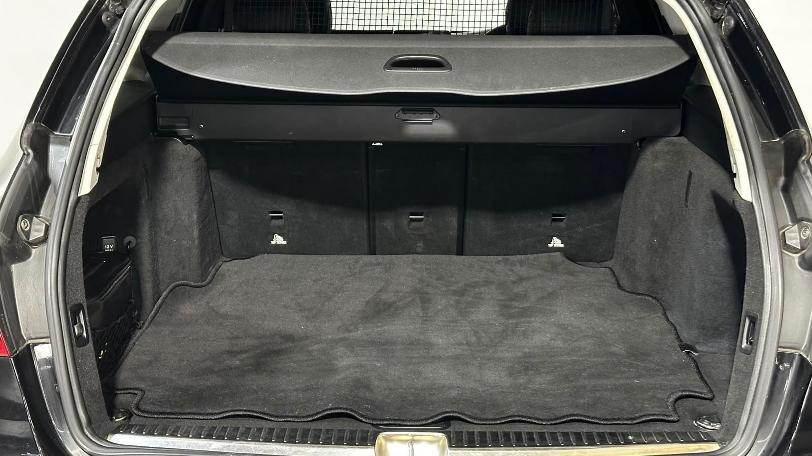 Mercedes-Benz C Class view 27