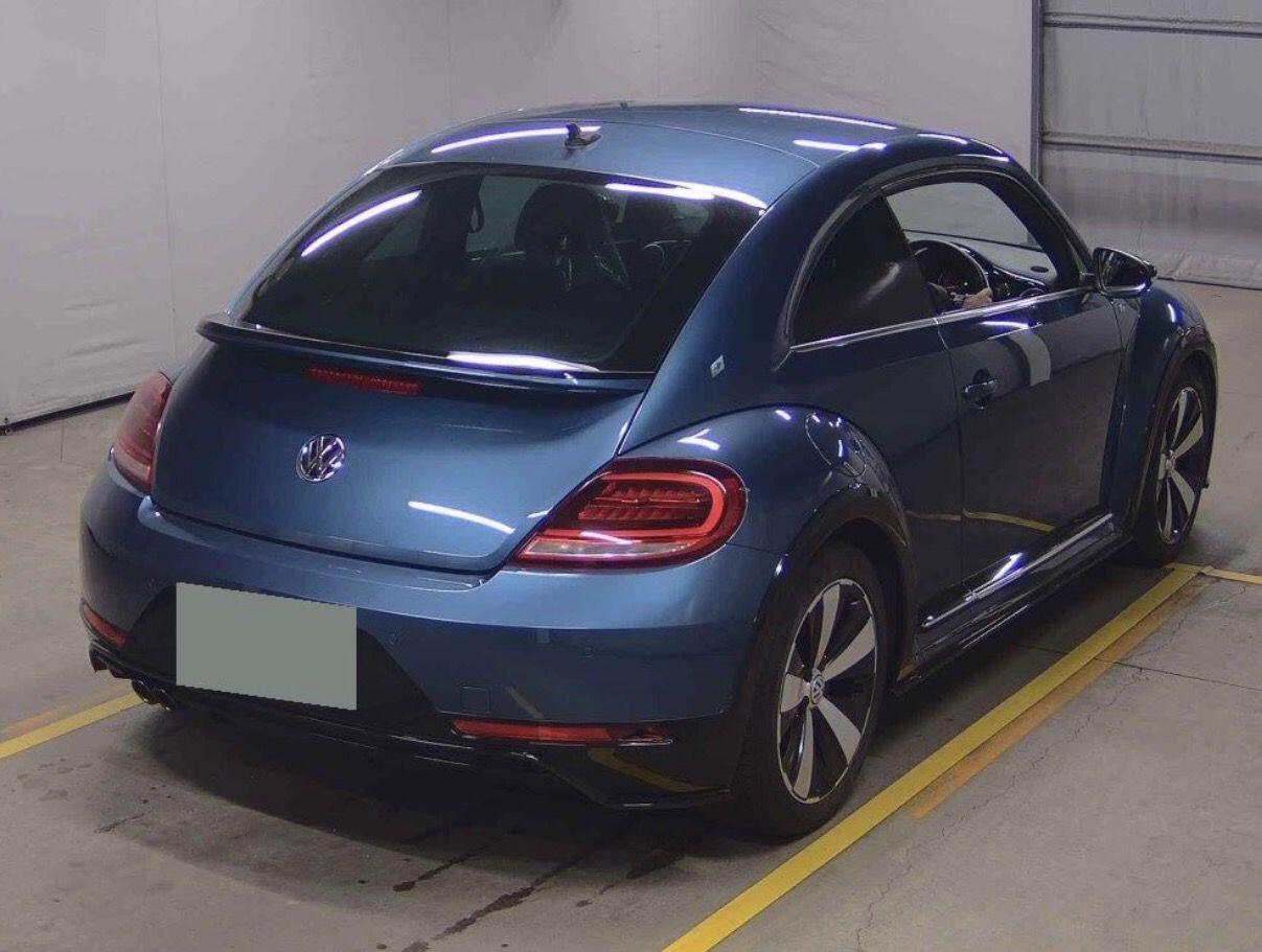 Volkswagen Beetle view 4