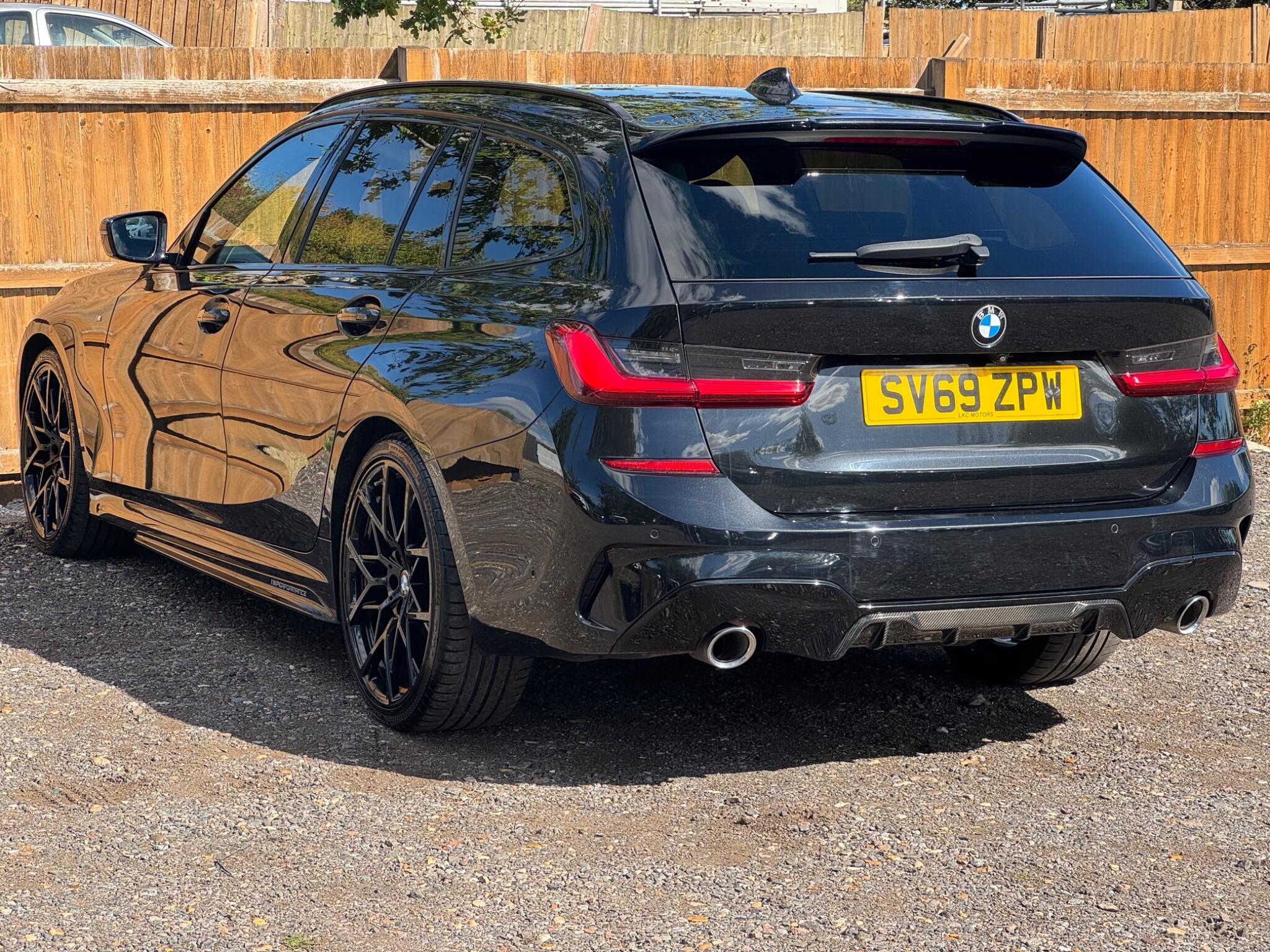 BMW 3 Series view 4