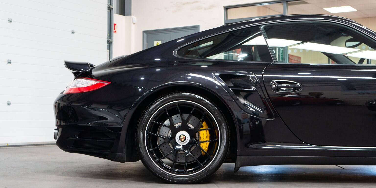 Porsche 911 view 11