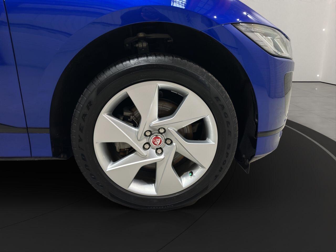 Jaguar I-Pace view 37