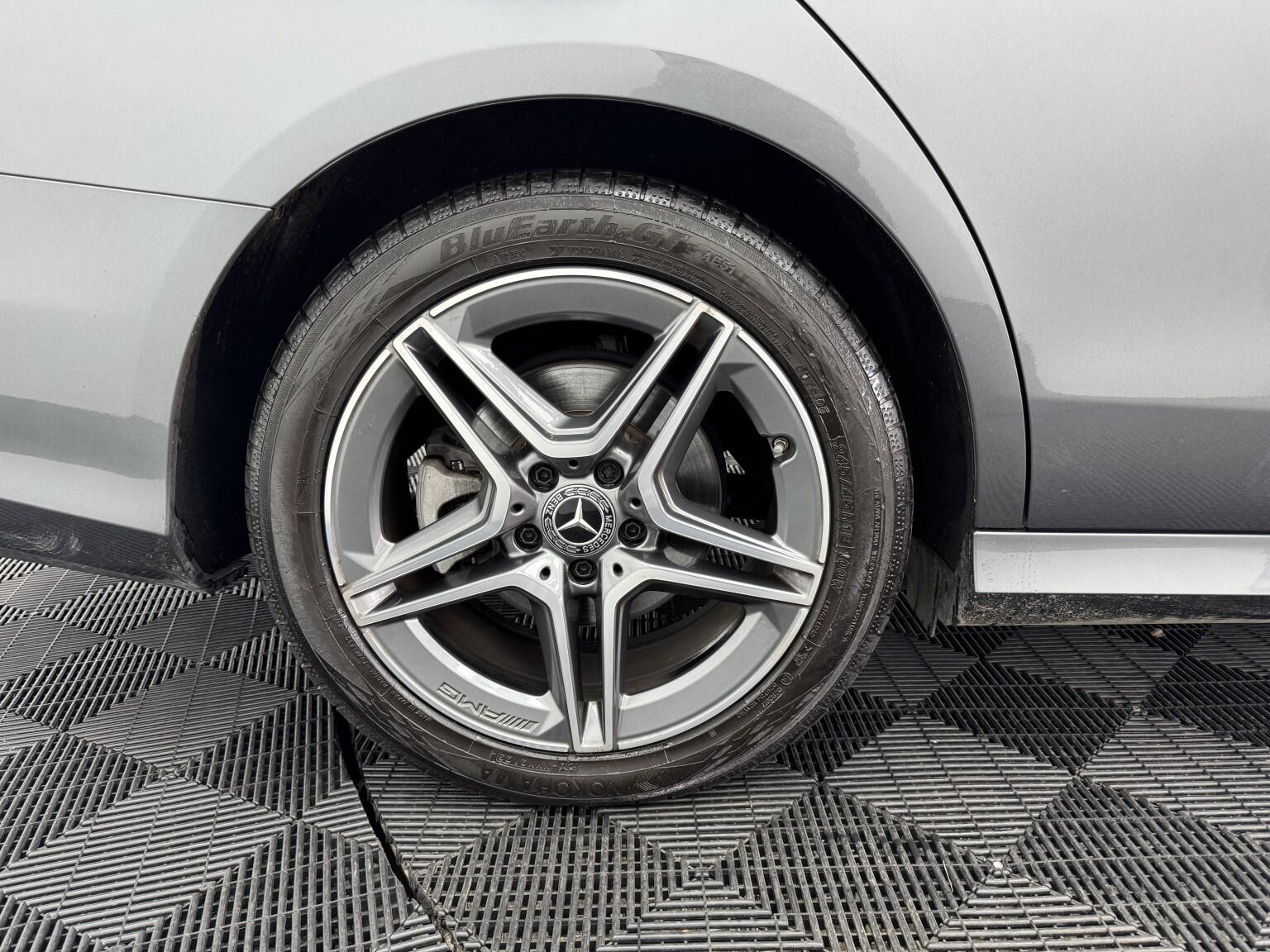 Mercedes-Benz E-Class view 36