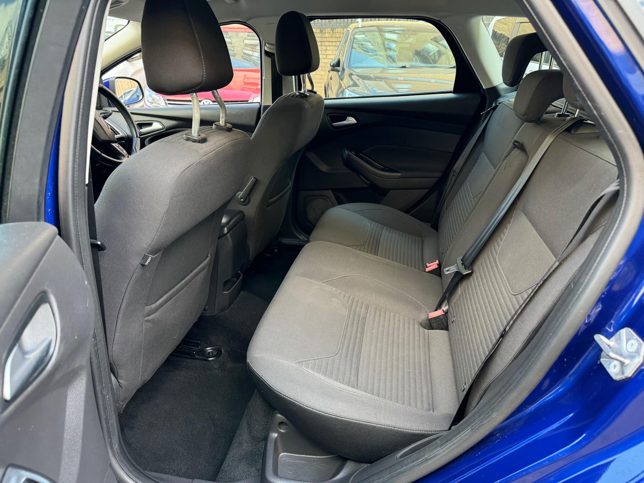 Ford Focus view 15