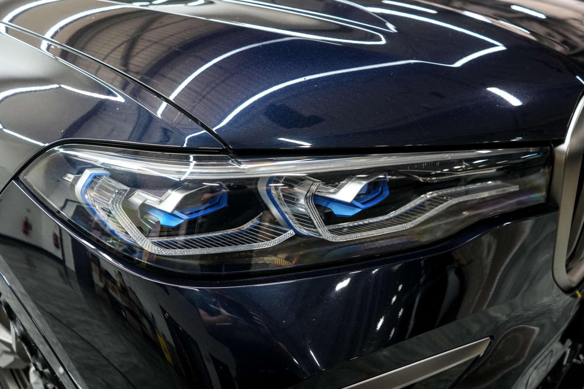 BMW X7 view 6