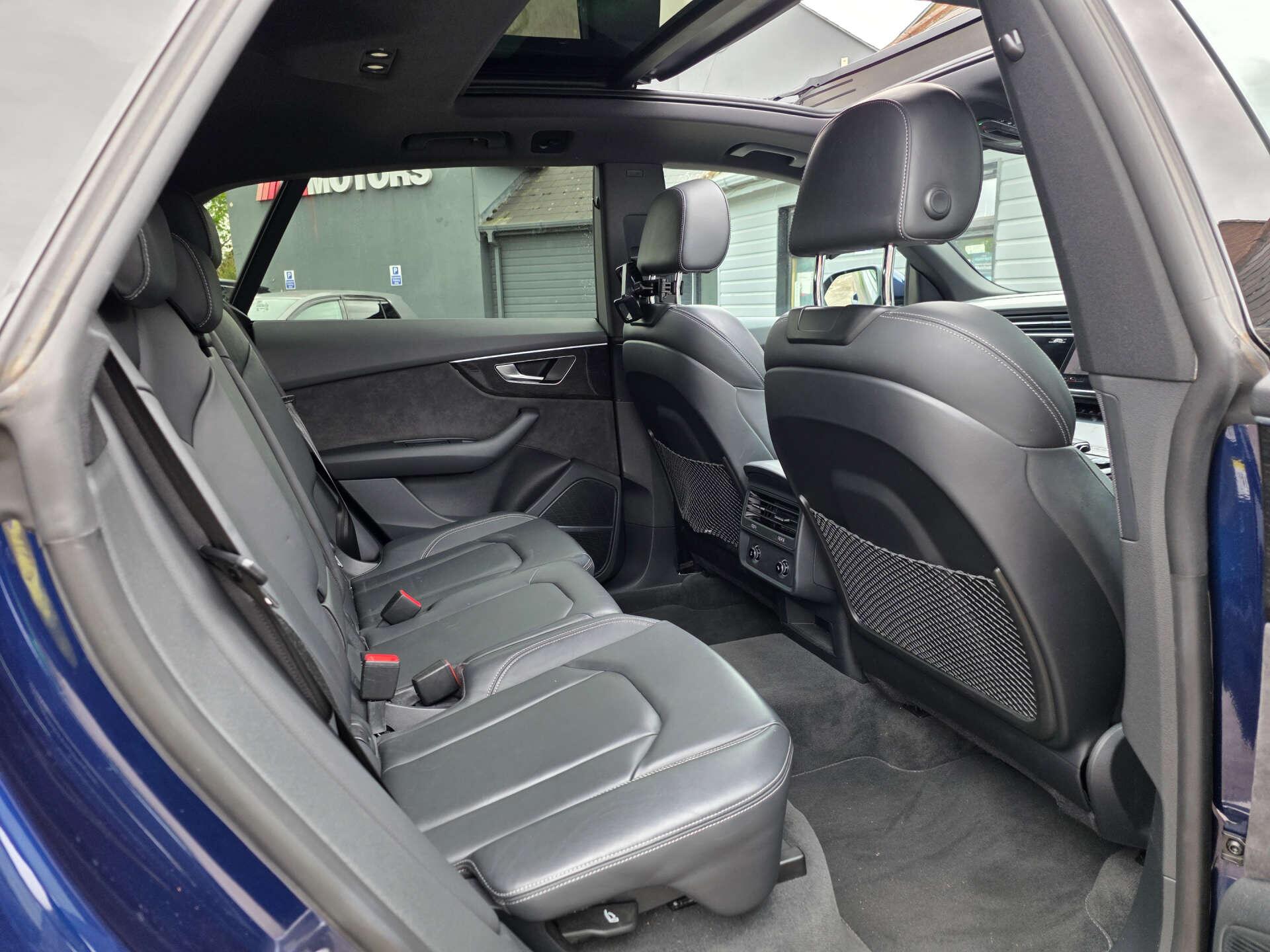 Audi Q8 view 23
