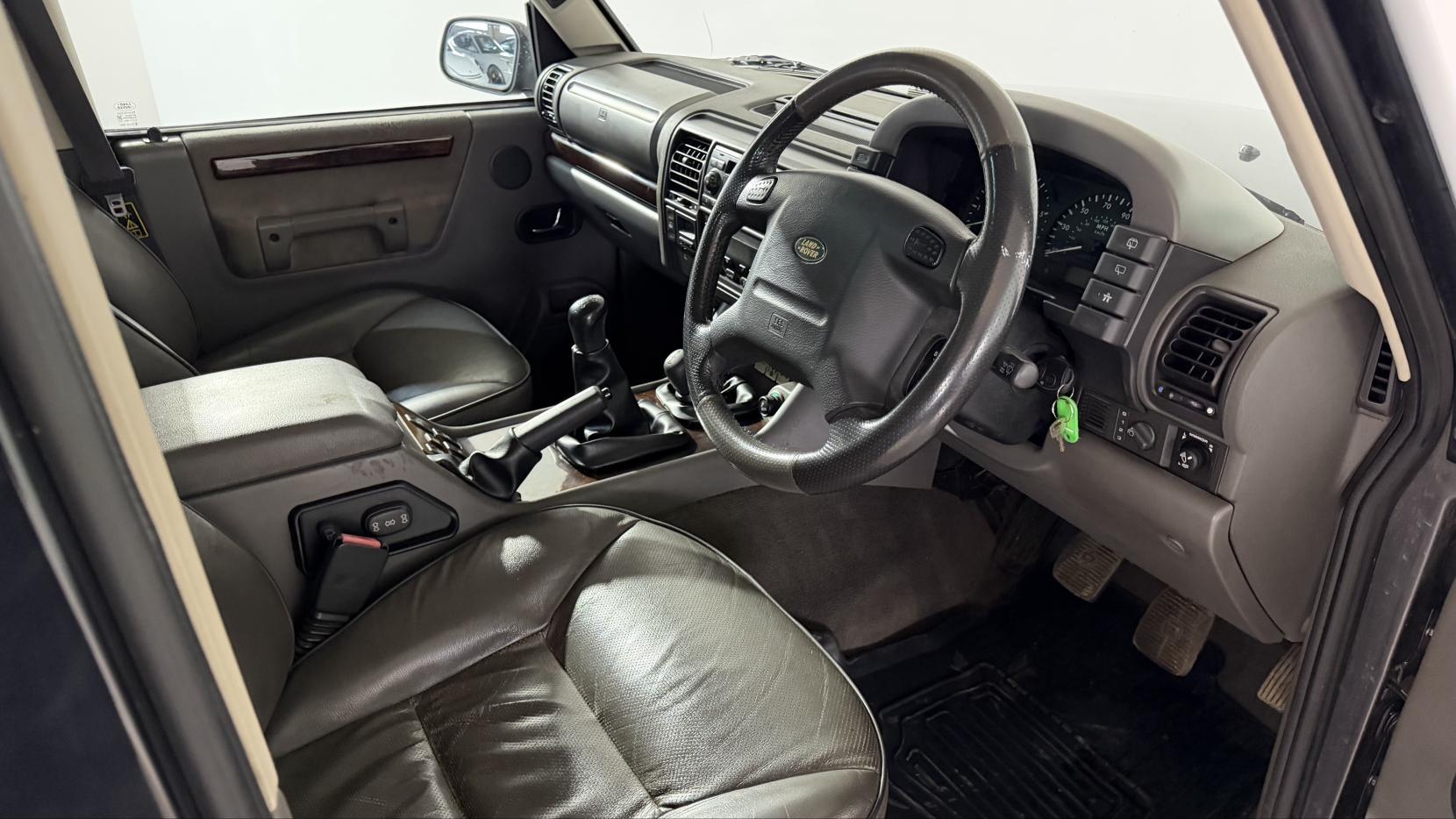 Land Rover Discovery 4 view 10