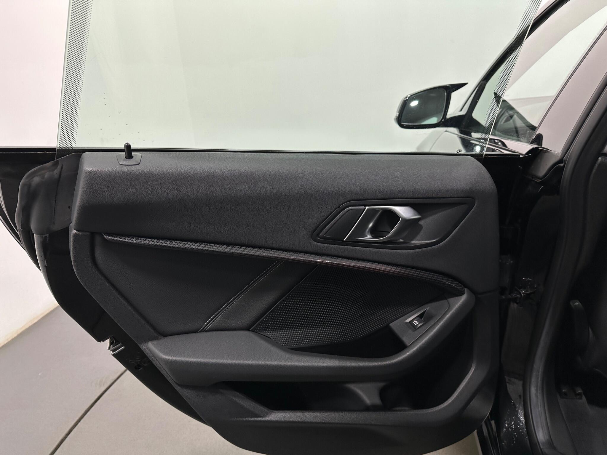 BMW 2 Series view 41