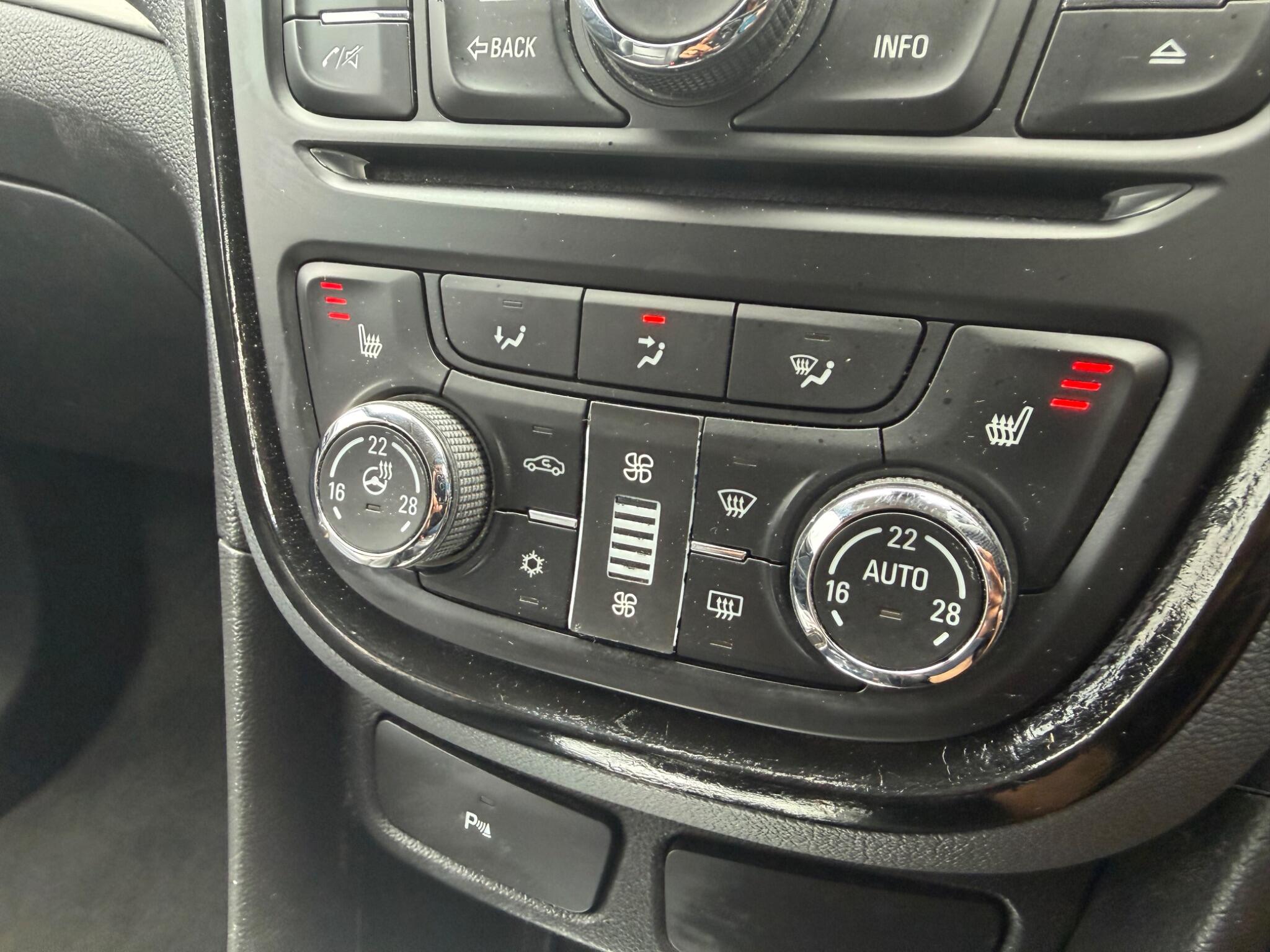 Vauxhall Mokka view 30
