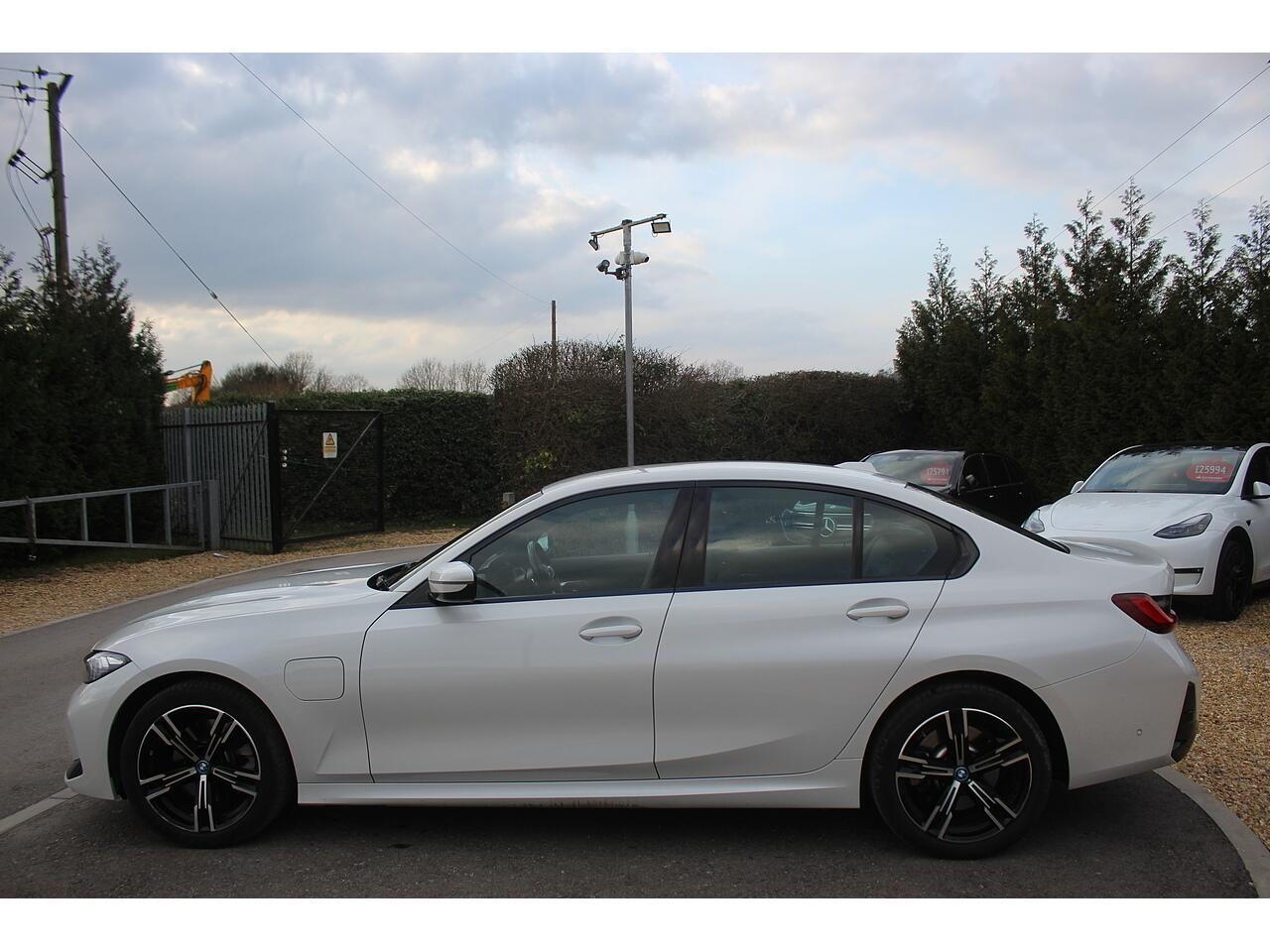 BMW 3 Series view 9