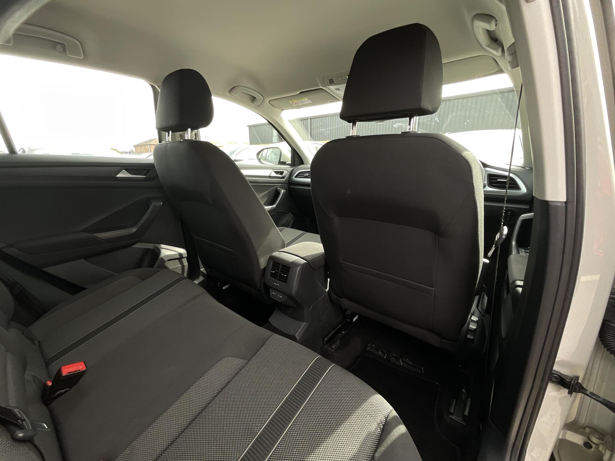 Volkswagen T-Roc view 10