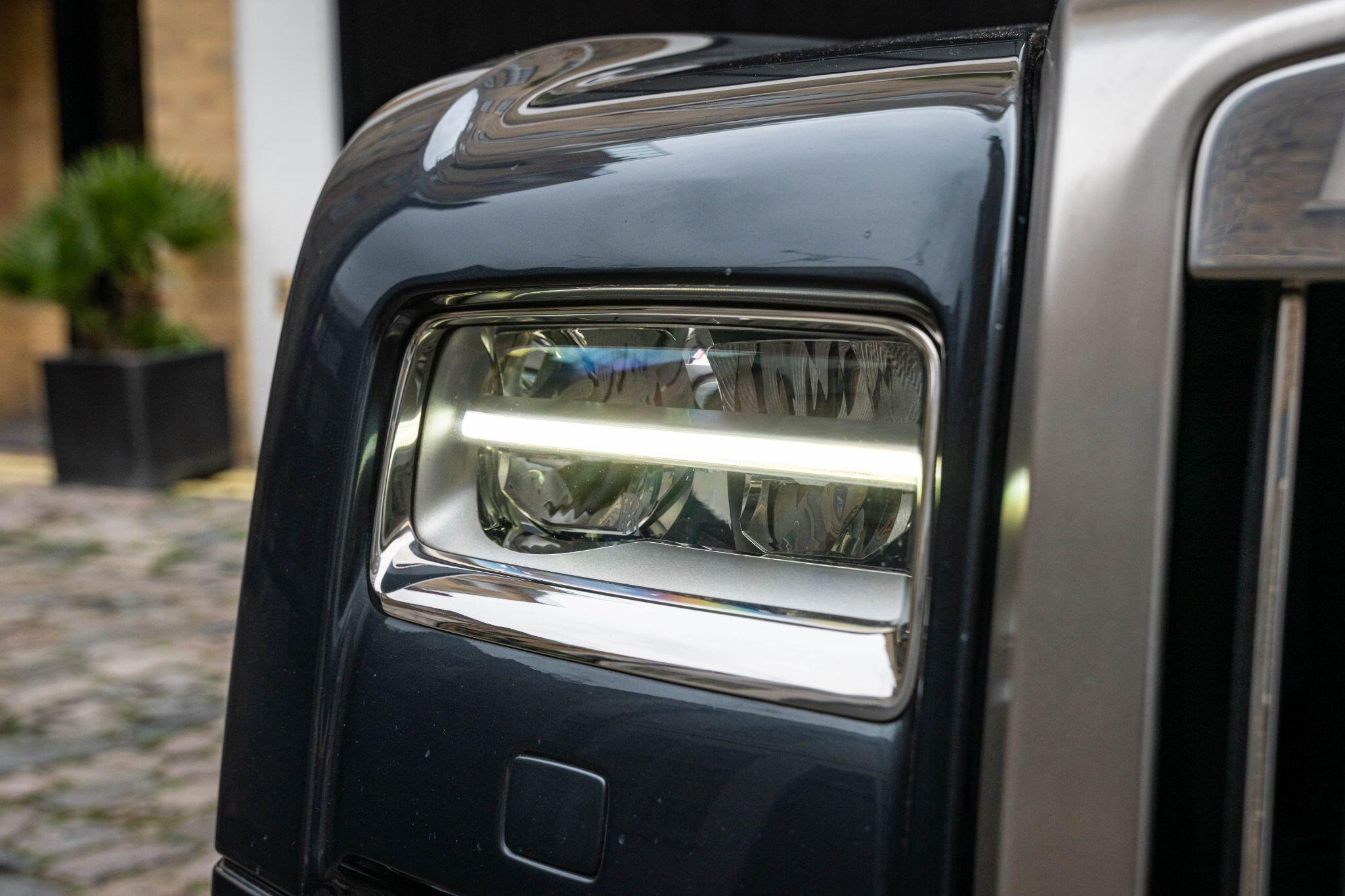 Rolls-Royce Phantom view 28