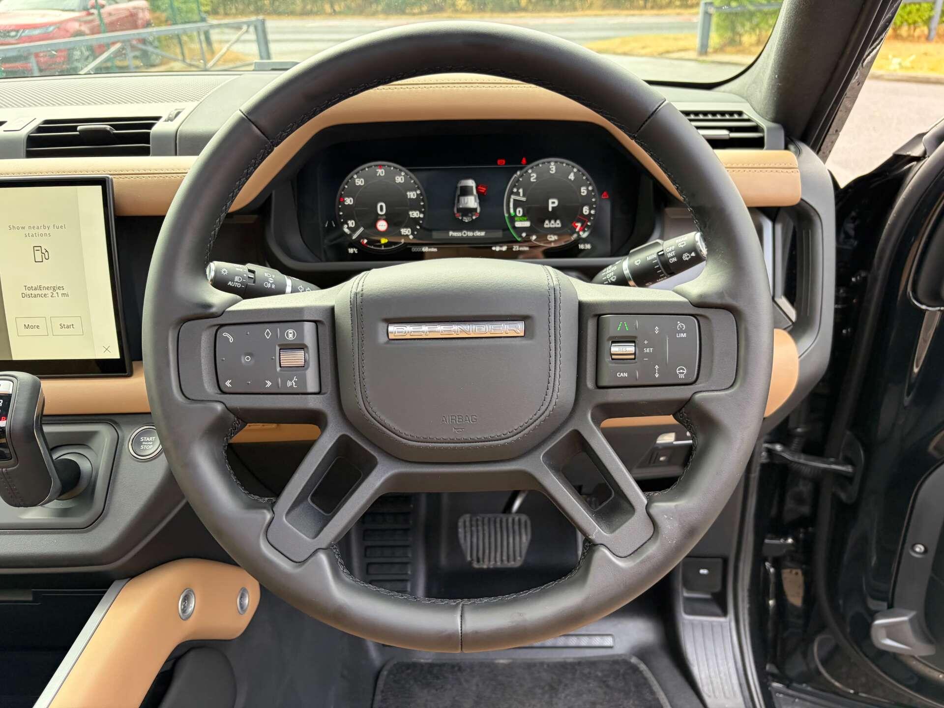 Land Rover Defender 110 view 42