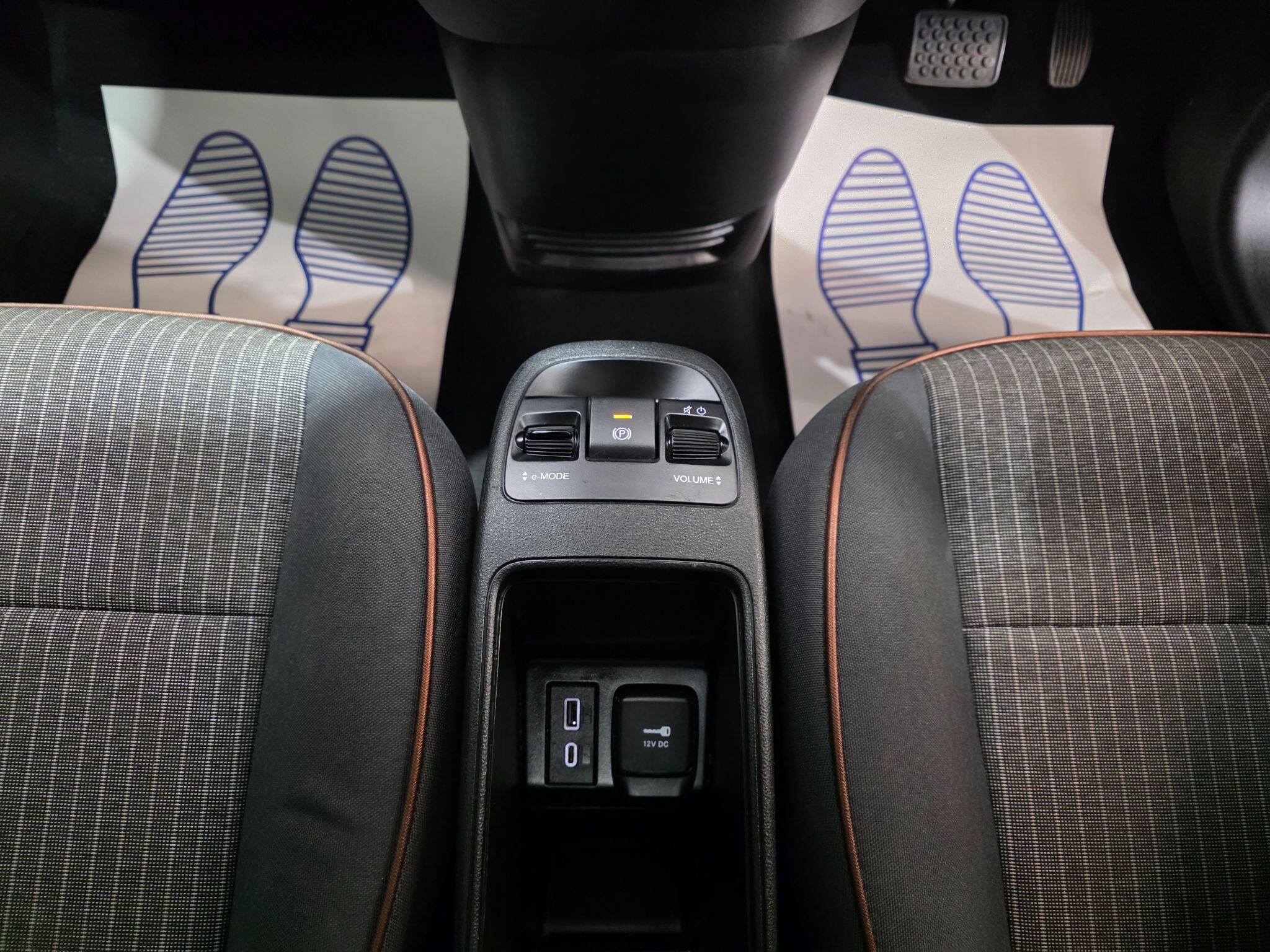 Fiat 500e view 10
