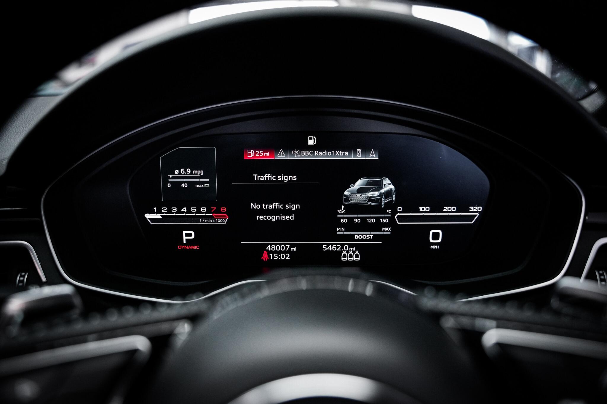 Audi RS4 view 23