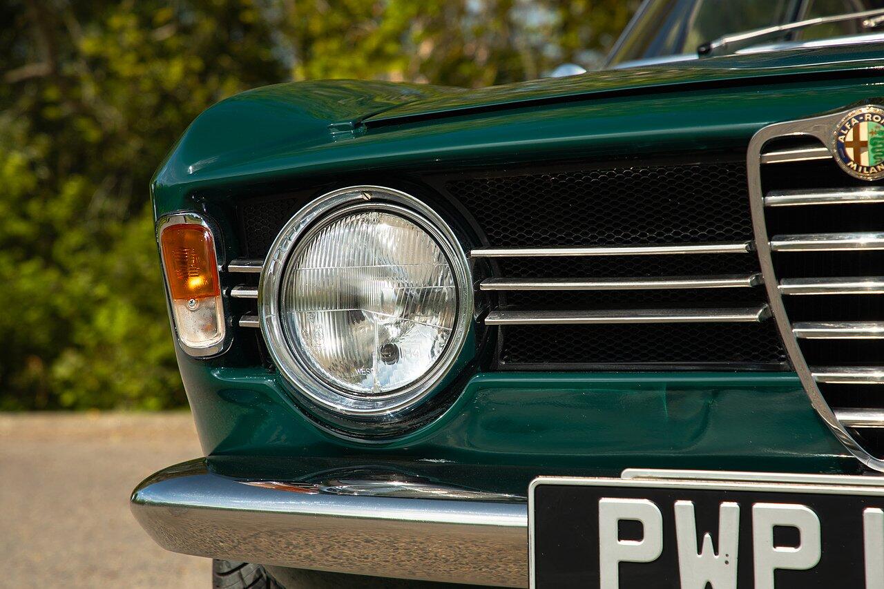 Alfa Romeo Giulia view 70