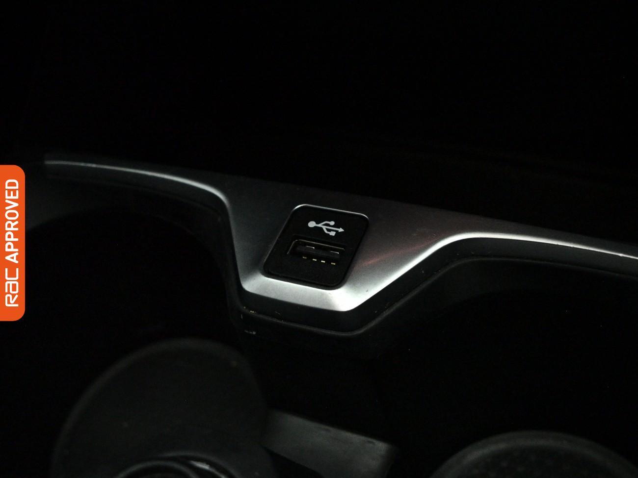BMW 1 Series view 21