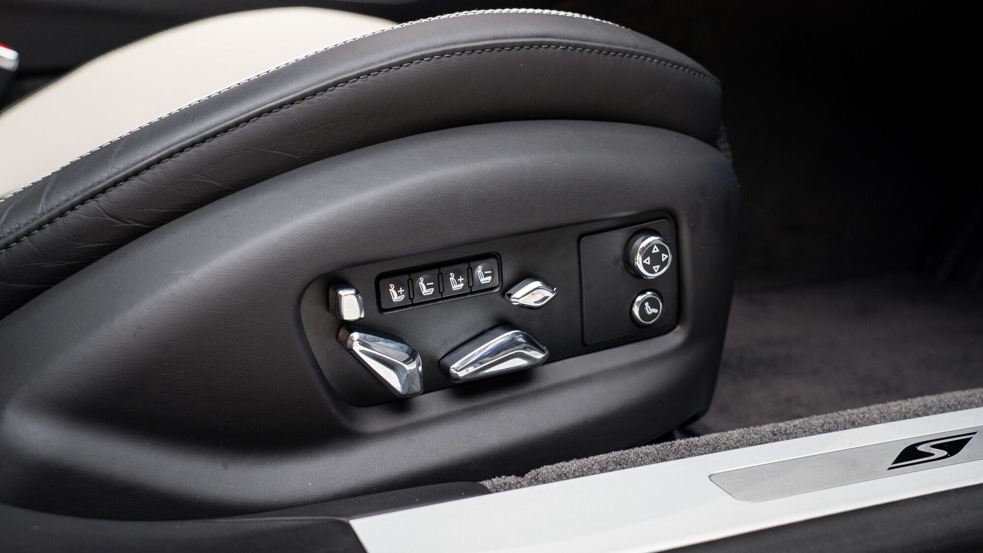 Bentley Flying Spur view 53