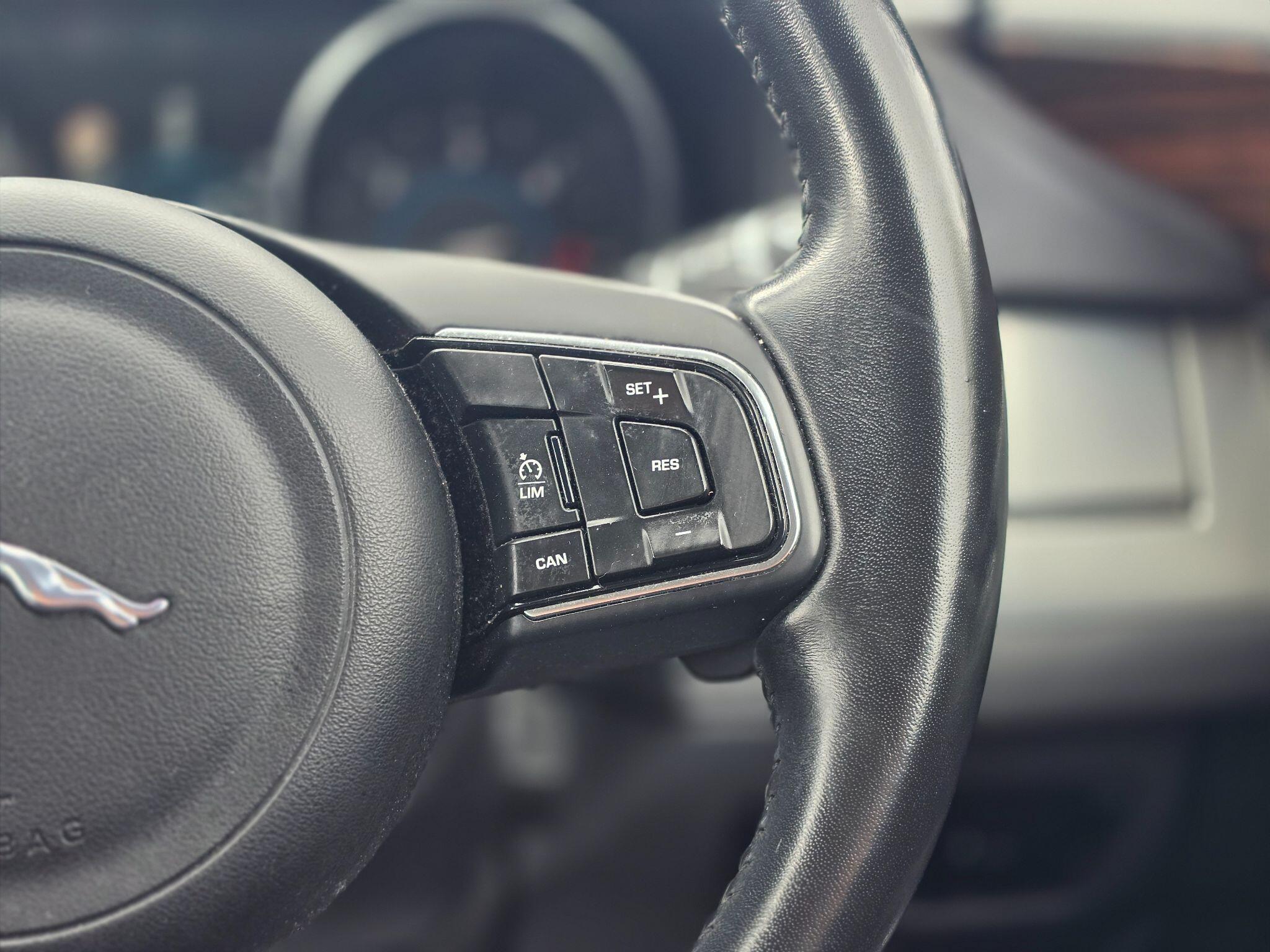 Jaguar XF view 14