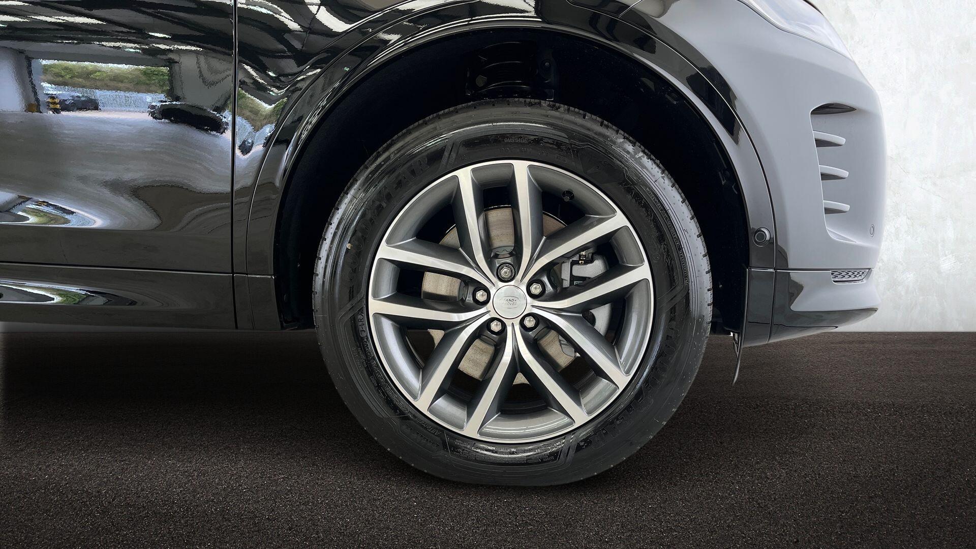 Land Rover Discovery Sport view 11