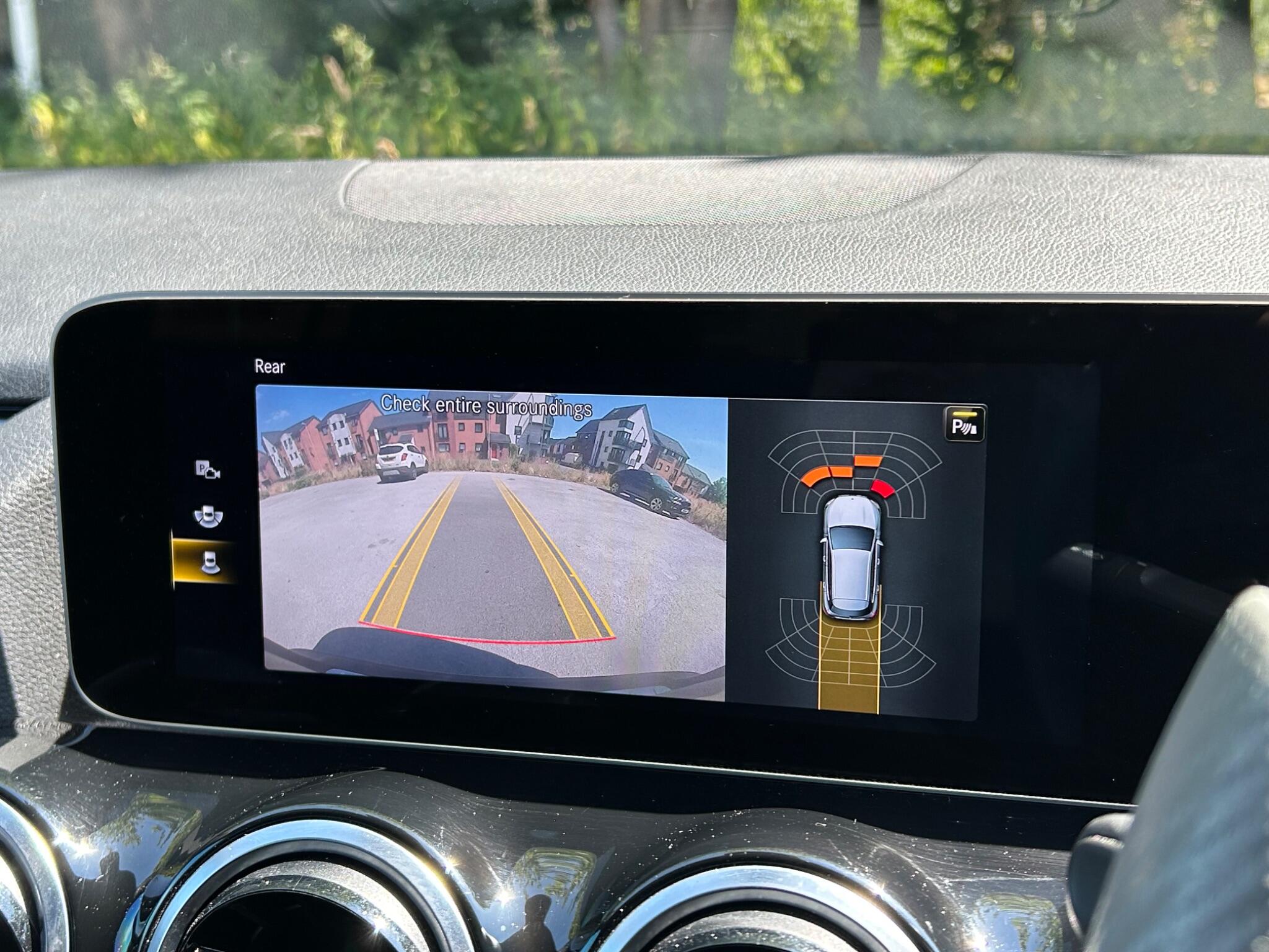 Mercedes-Benz Gla view 37