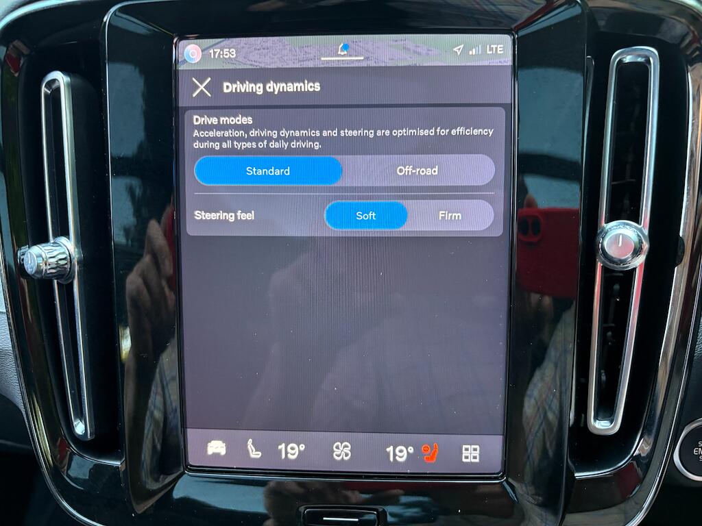 Volvo XC40 view 23