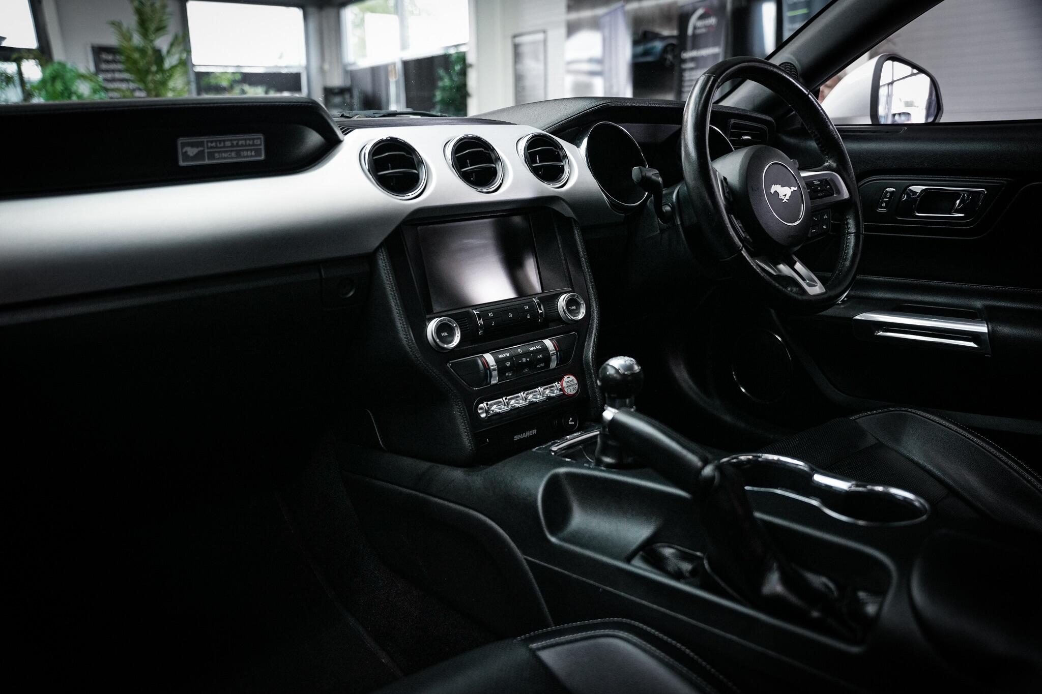 Ford Mustang view 21