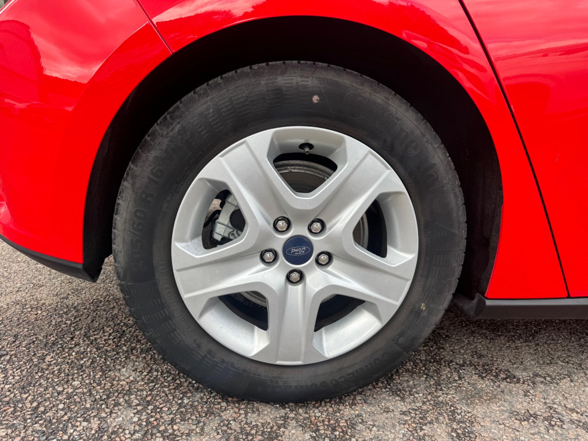 Ford Focus view 23