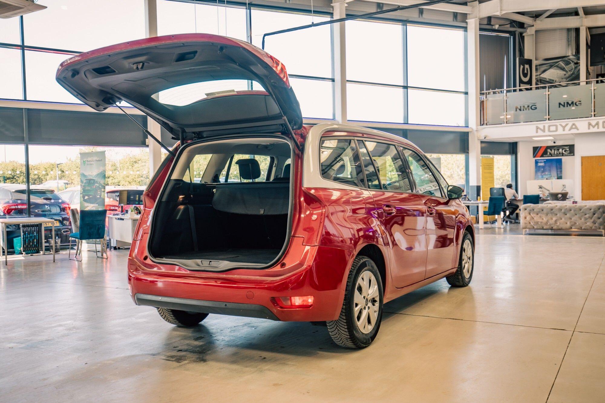Citroen Grand C4 Spacetourer view 31
