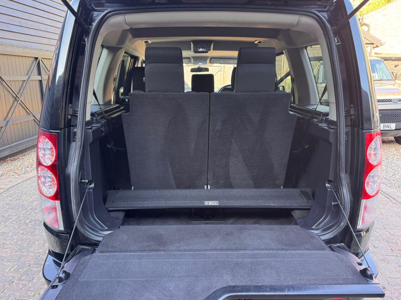 Land Rover Discovery view 17