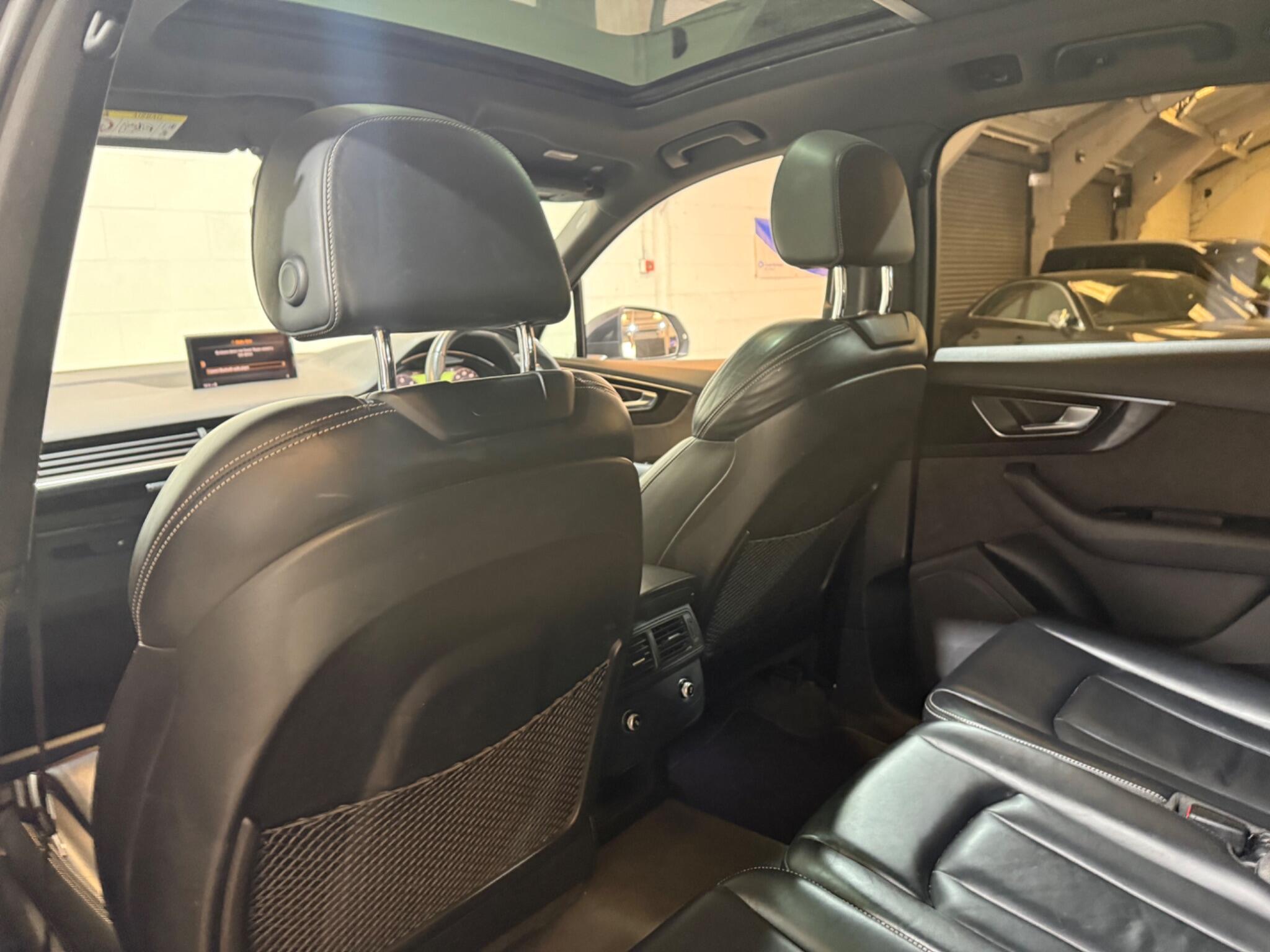 Audi Q7 view 48