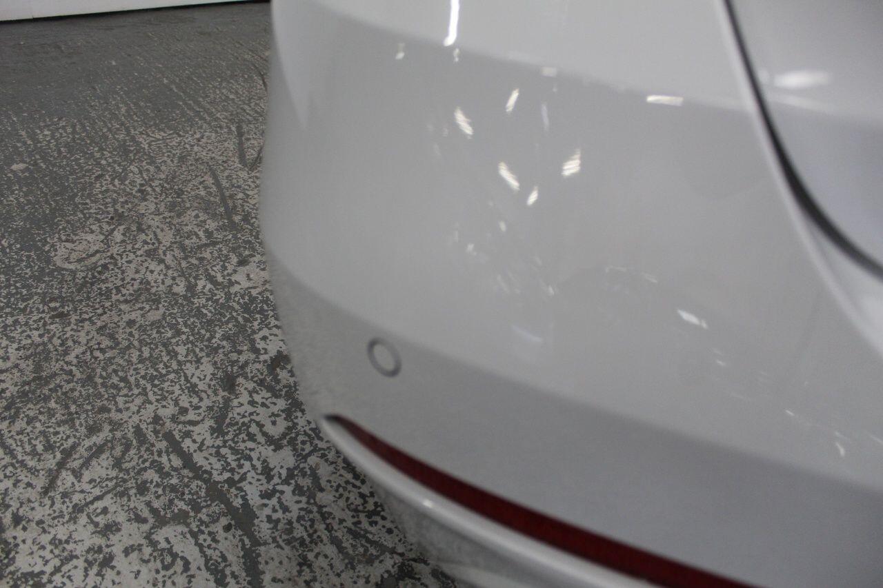 BMW 3 Series view 17