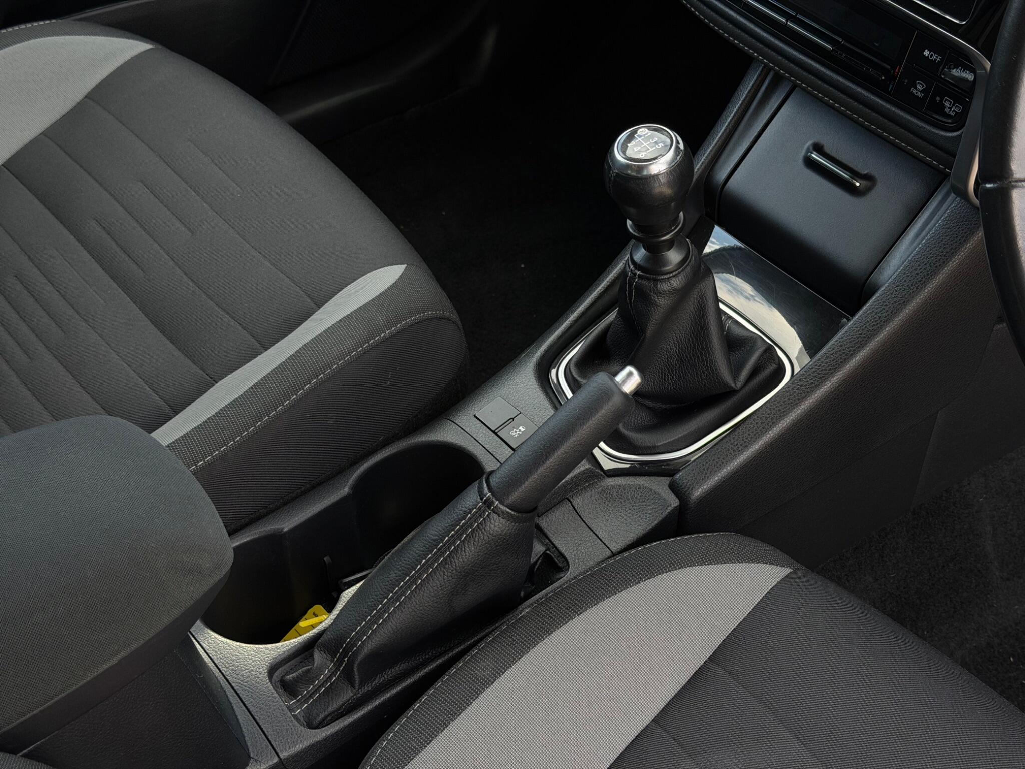 Toyota Auris view 12