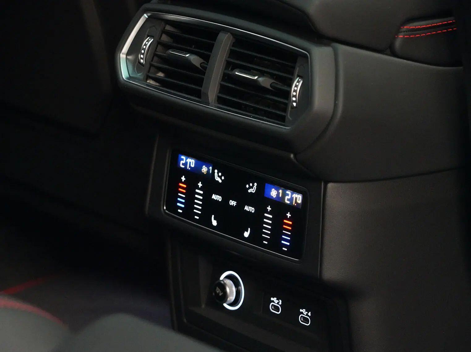 Lamborghini Urus view 37